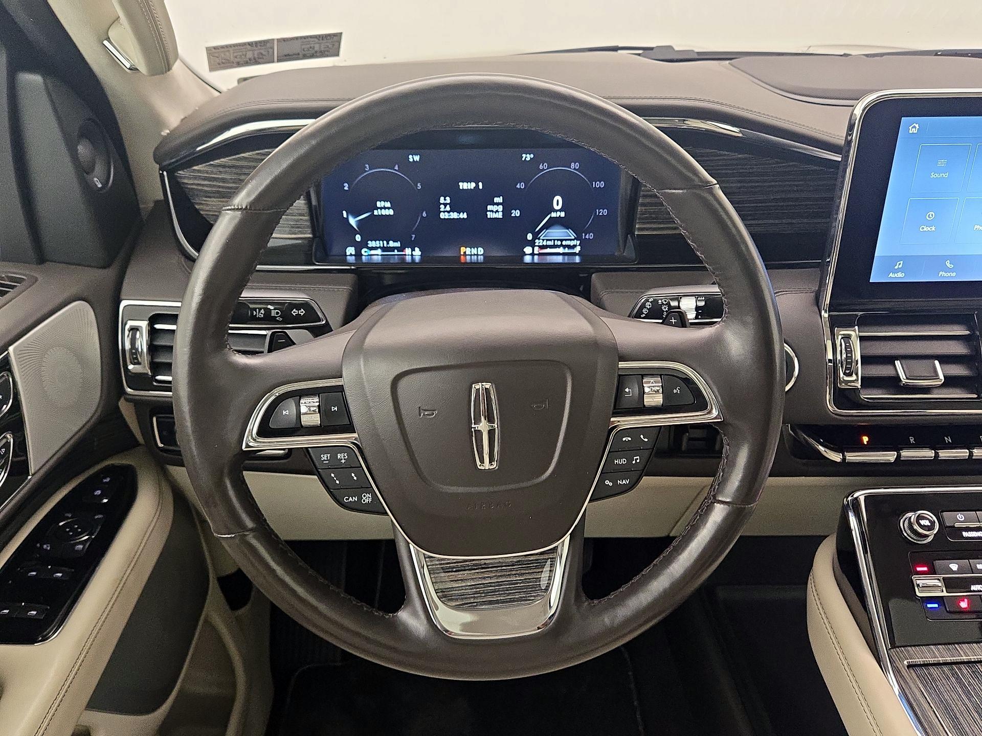 Thumbnail: 2020 Lincoln Navigator L - 10