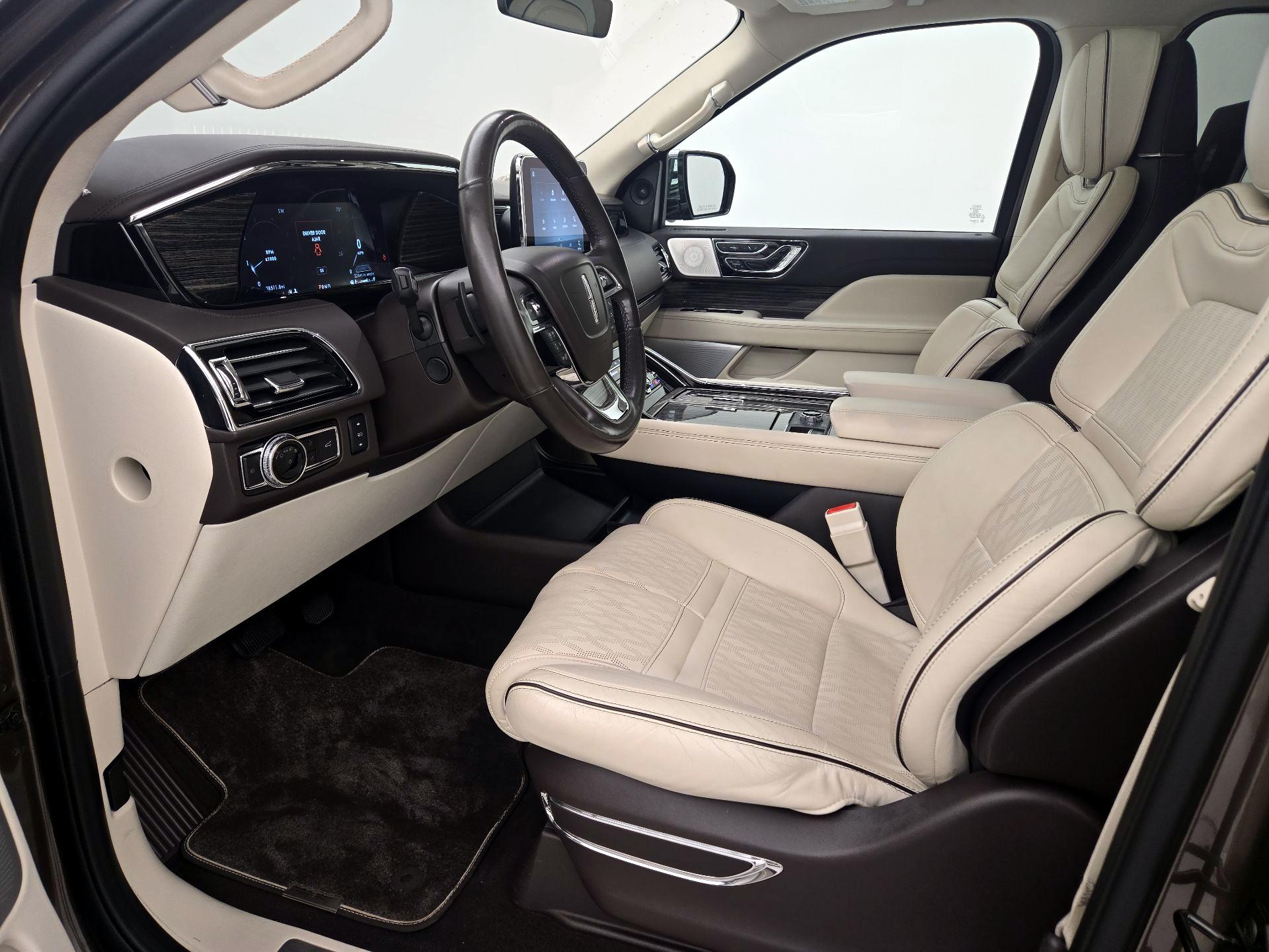 Thumbnail: 2020 Lincoln Navigator L - 11