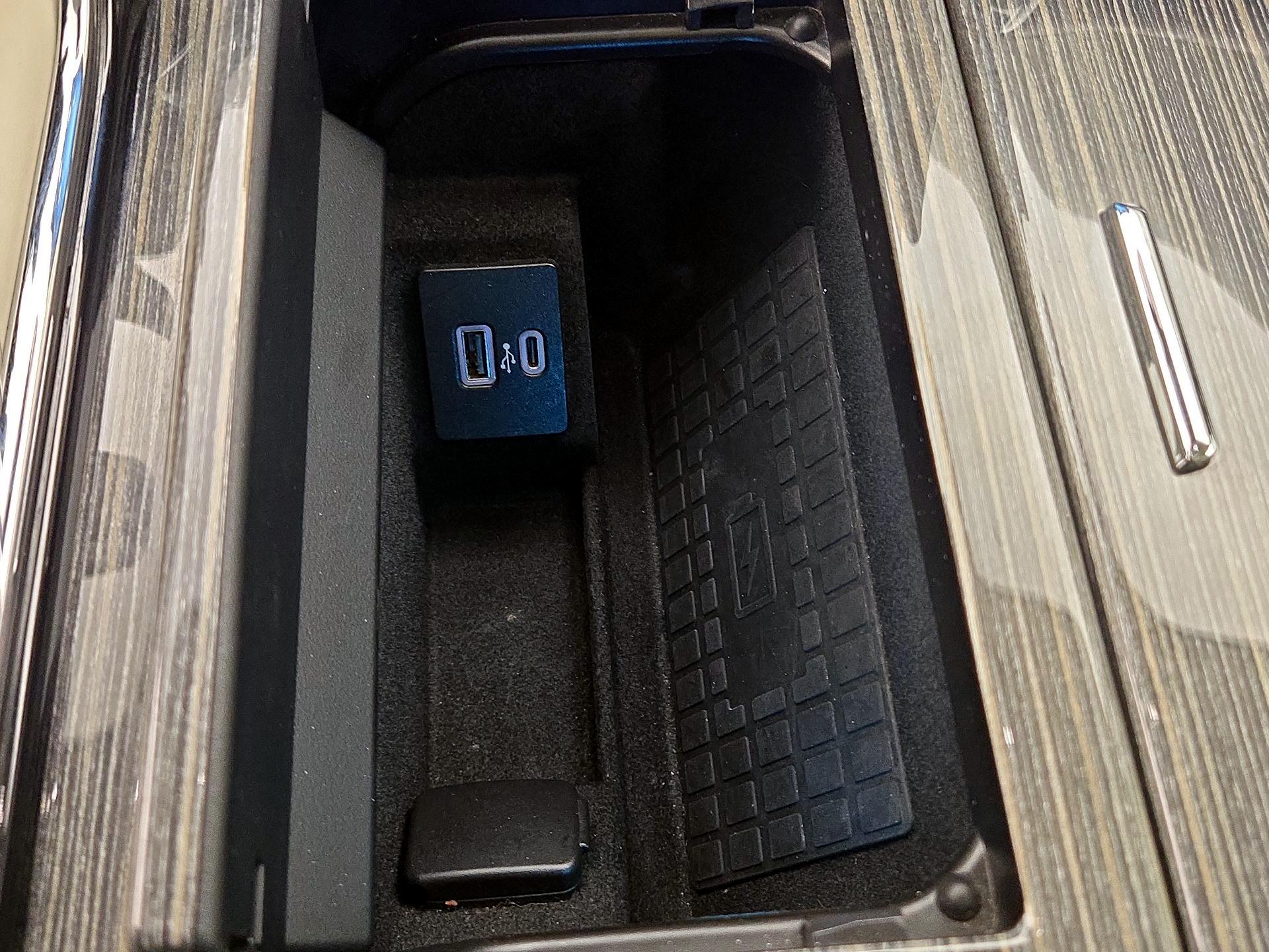 Thumbnail: 2020 Lincoln Navigator L - 18