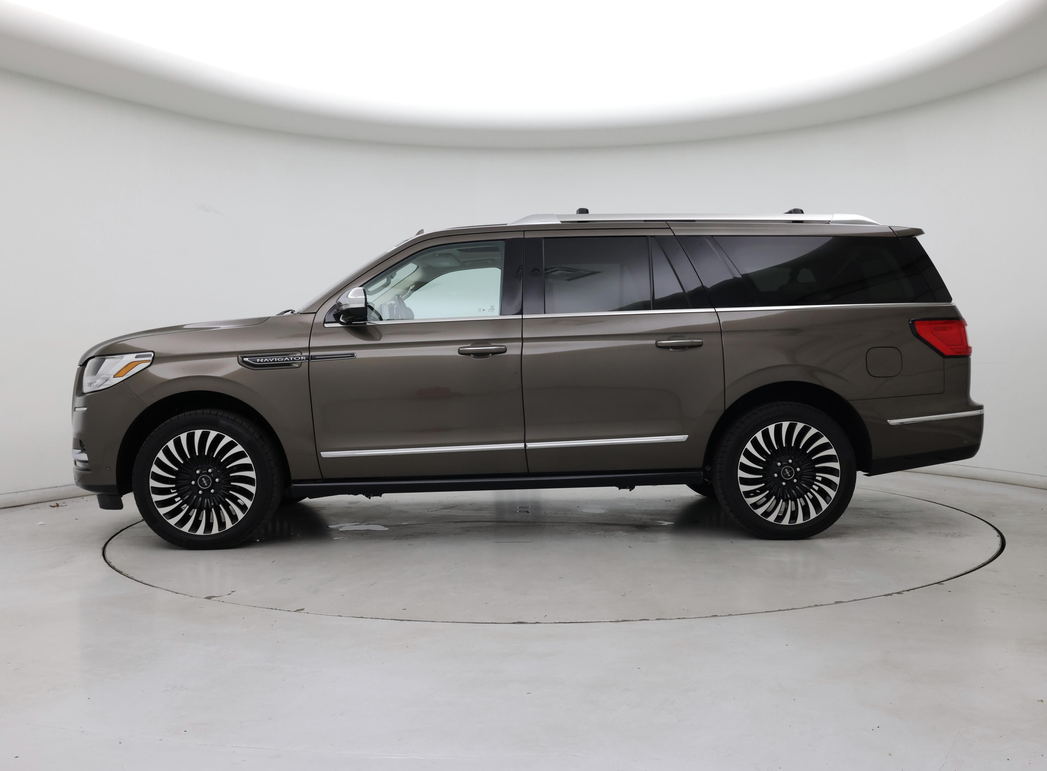 Thumbnail: 2020 Lincoln Navigator L - 3