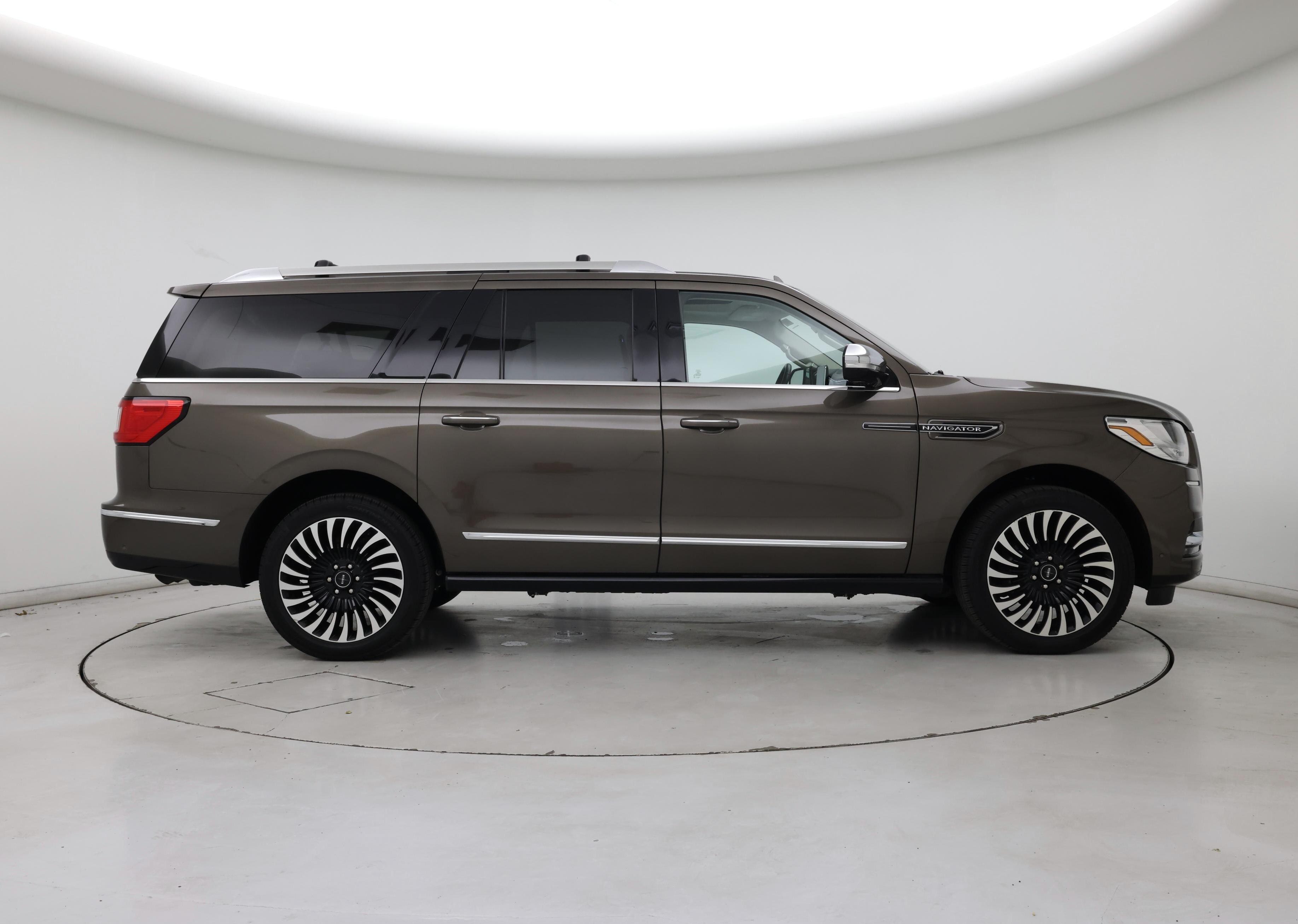 Thumbnail: 2020 Lincoln Navigator L - 7