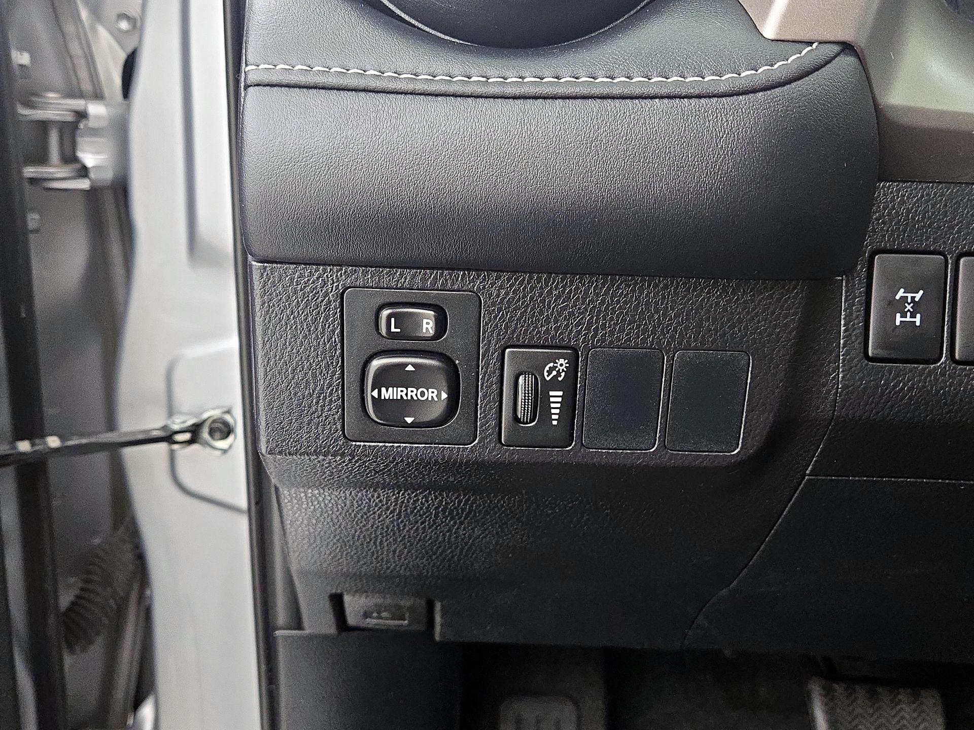 Thumbnail: 2016 Toyota RAV4 - 13