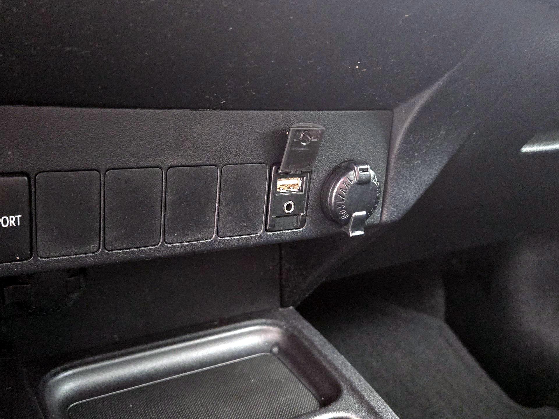 Thumbnail: 2016 Toyota RAV4 - 18