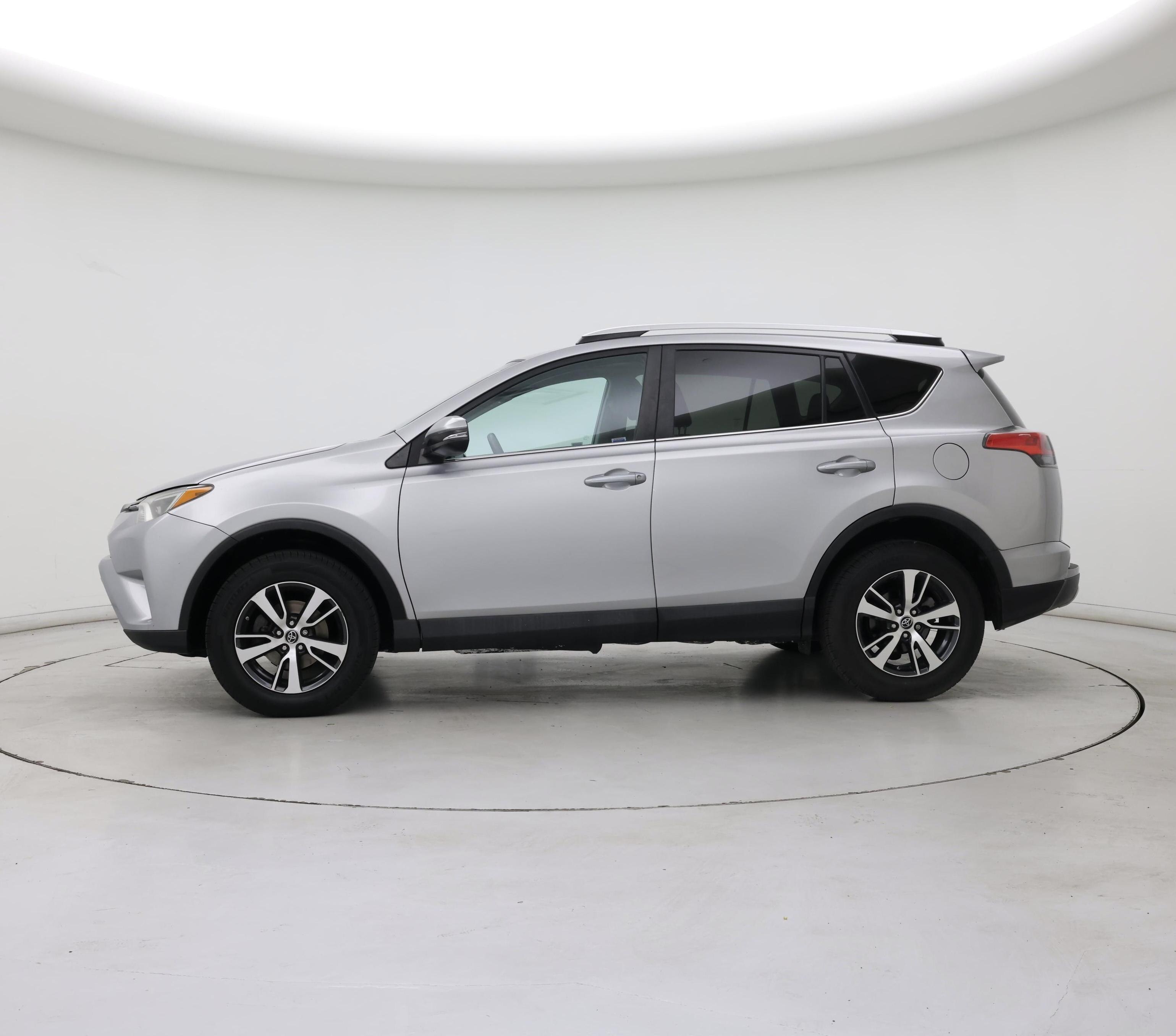 Thumbnail: 2016 Toyota RAV4 - 3