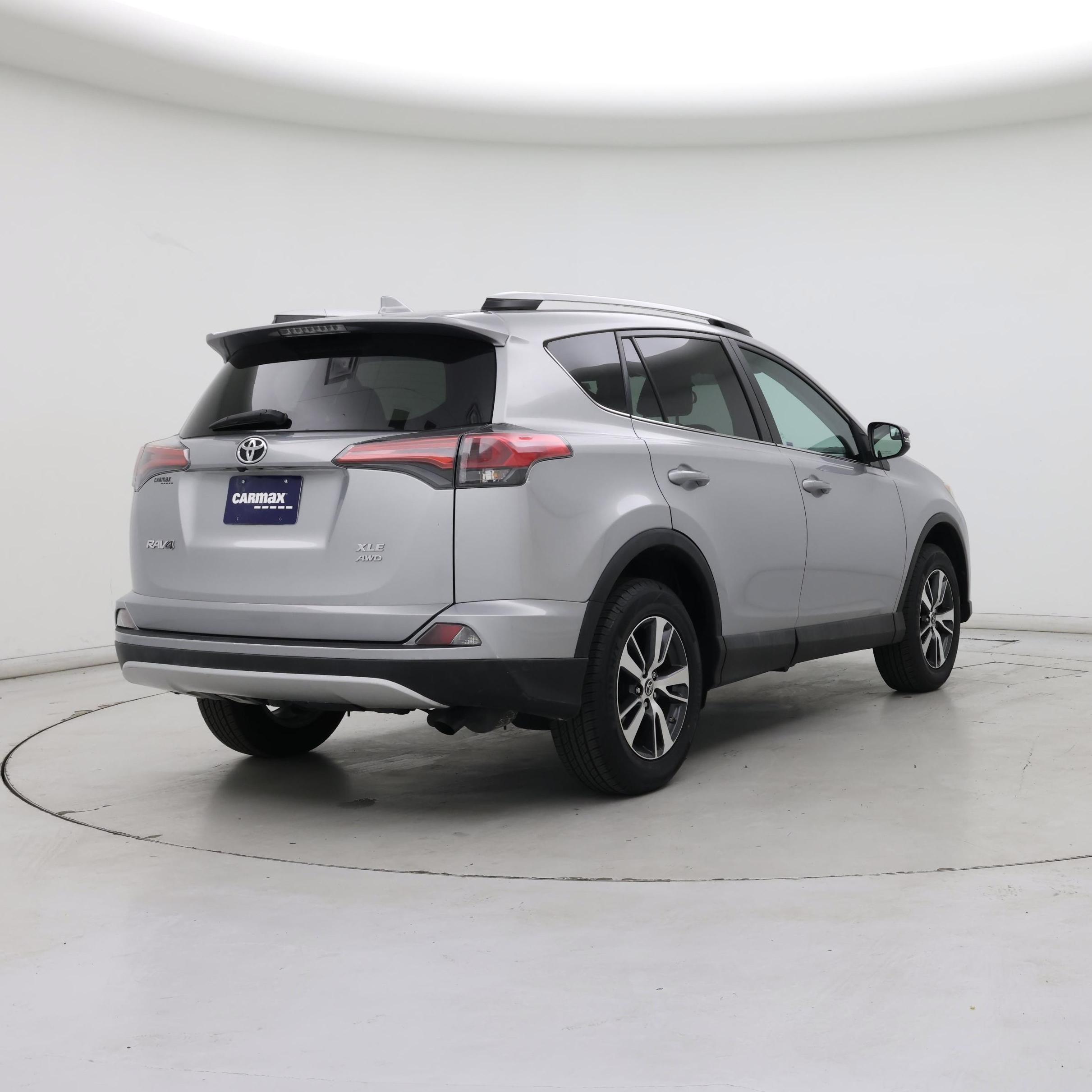 Thumbnail: 2016 Toyota RAV4 - 8