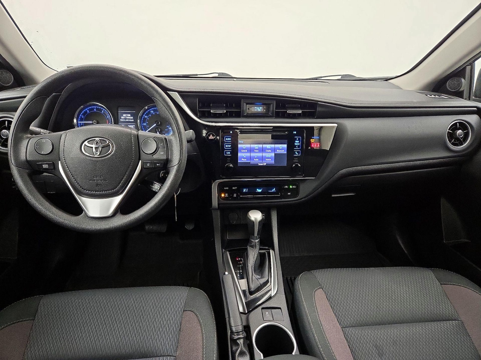 2018 Toyota Corolla LE - Photo 10
