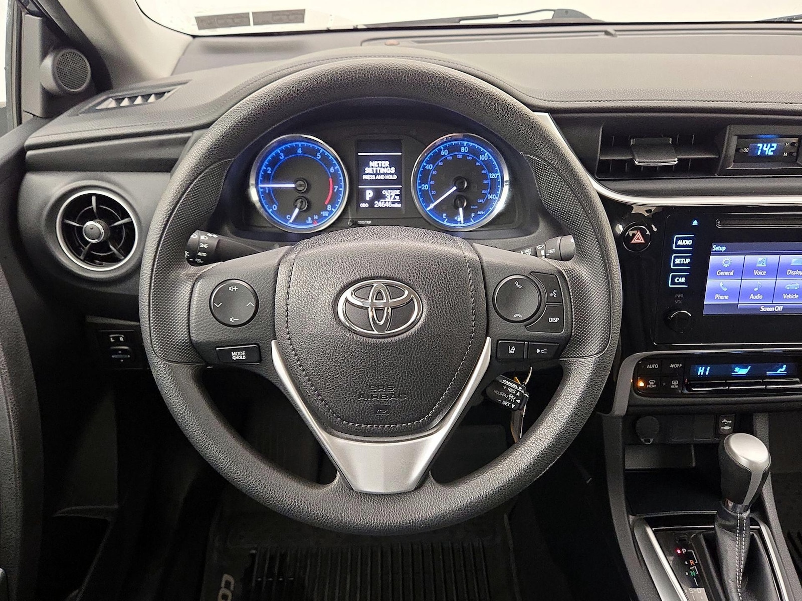 2018 Toyota Corolla LE - Photo 11