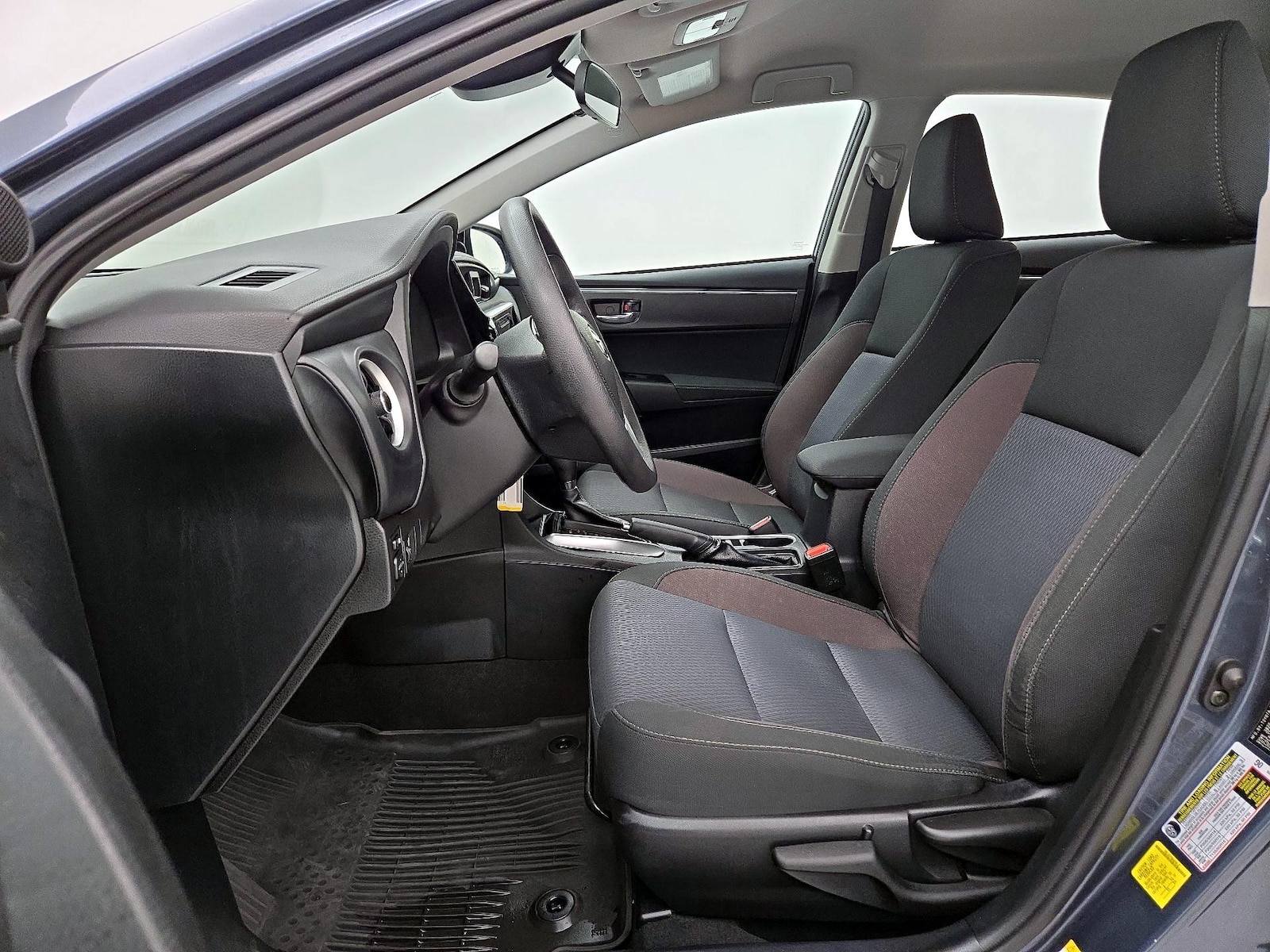 2018 Toyota Corolla LE - Photo 12