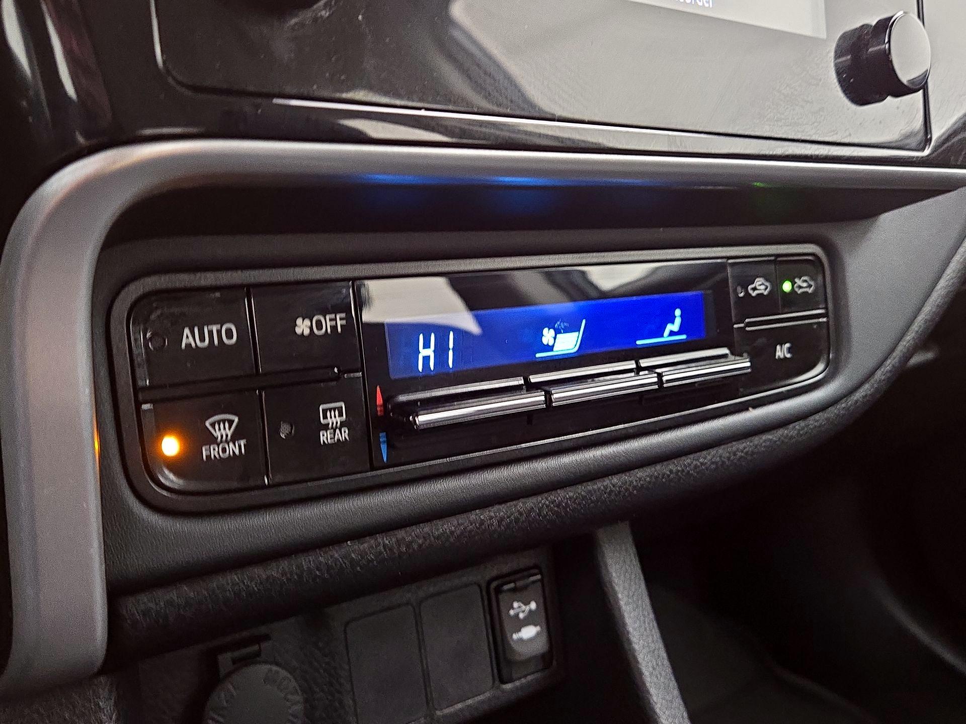 Thumbnail: 2018 Toyota Corolla - 16