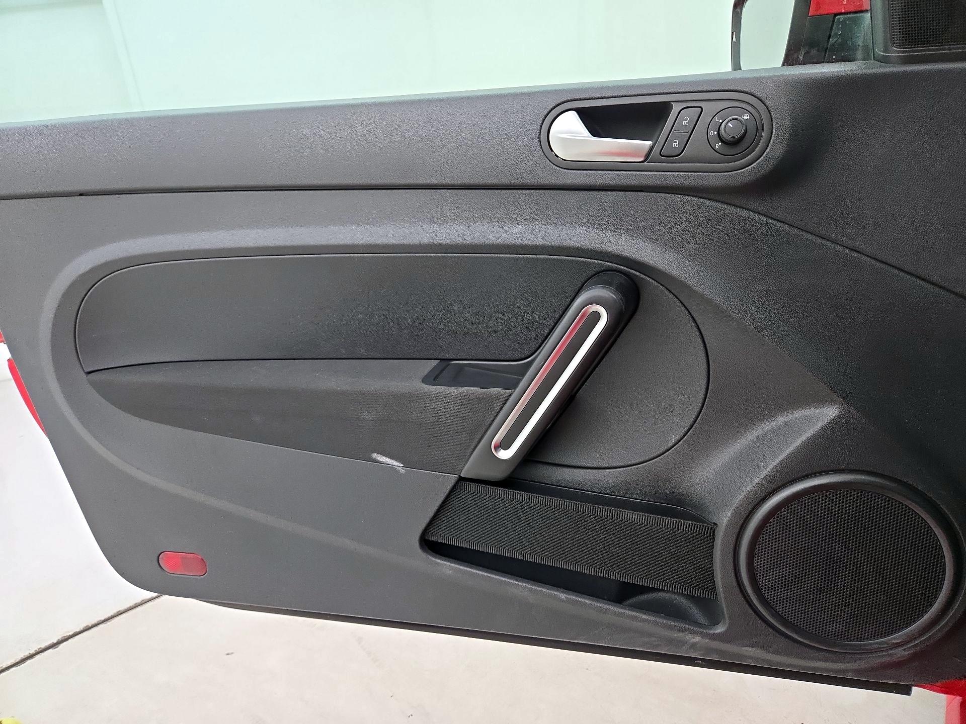 Thumbnail: 2018 Volkswagen Beetle - 12