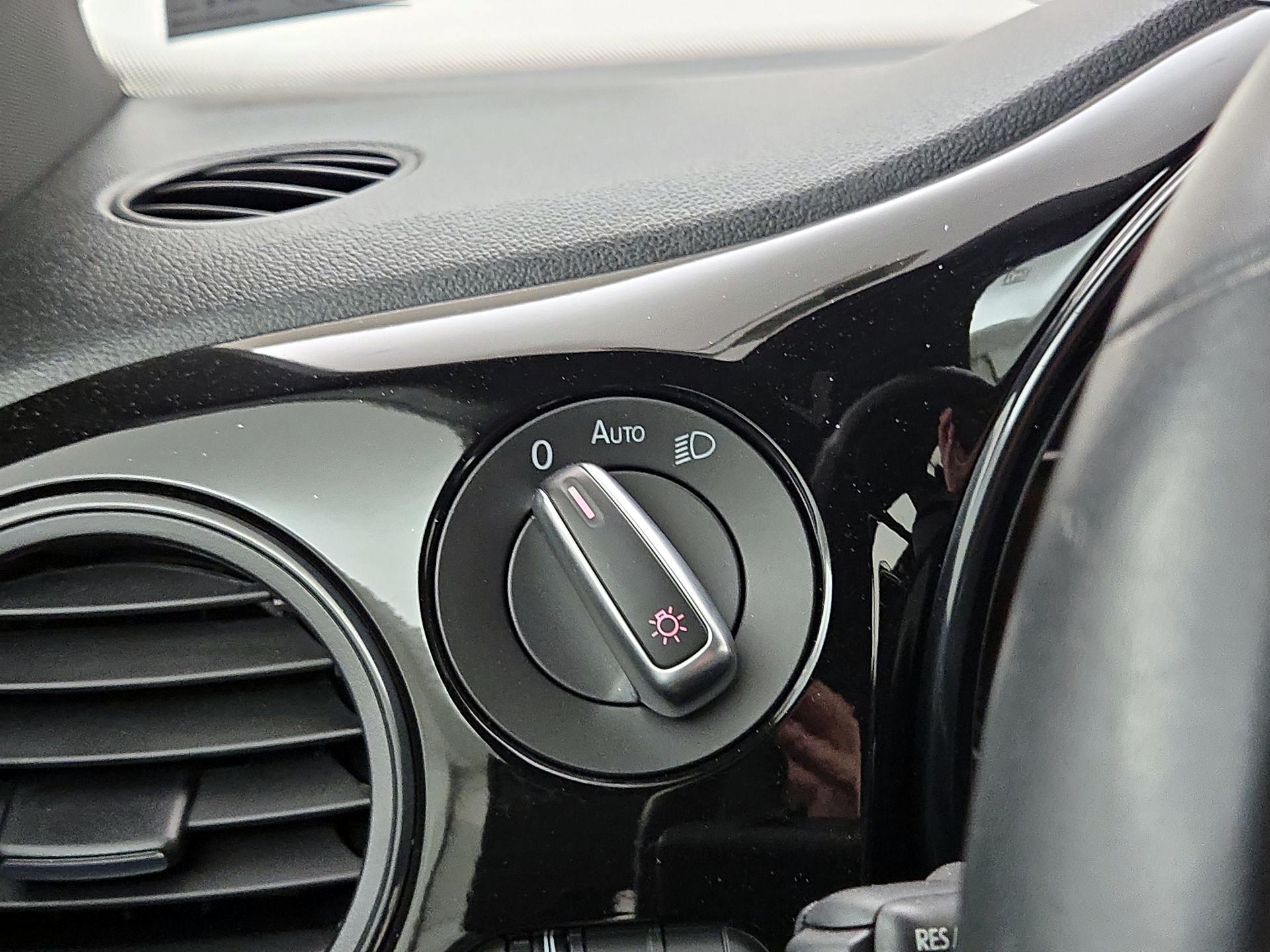 Thumbnail: 2018 Volkswagen Beetle - 13