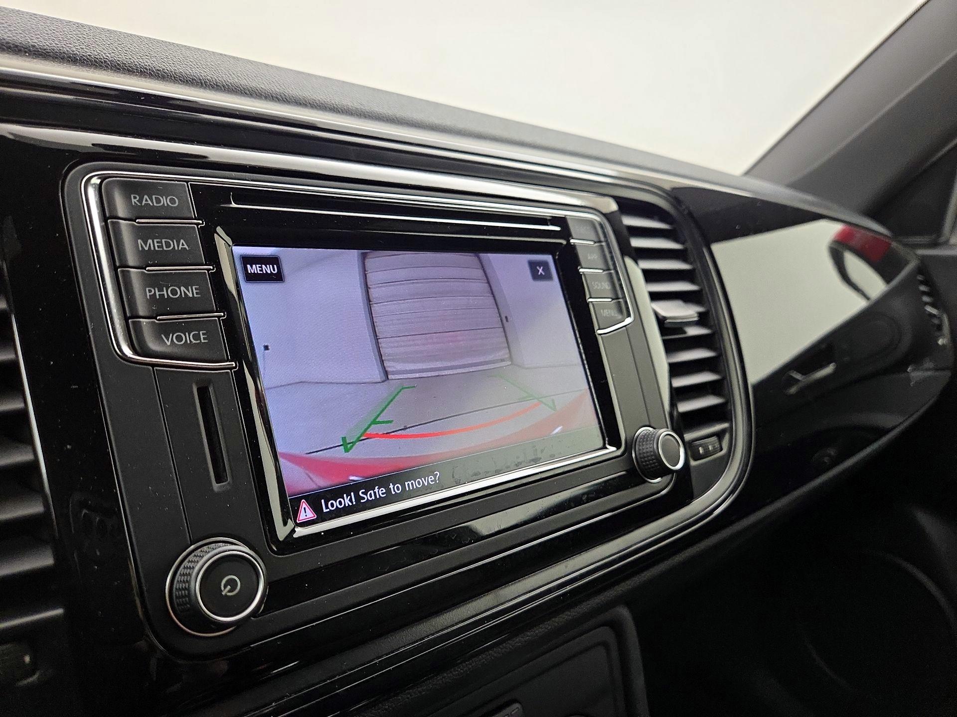 Thumbnail: 2018 Volkswagen Beetle - 14