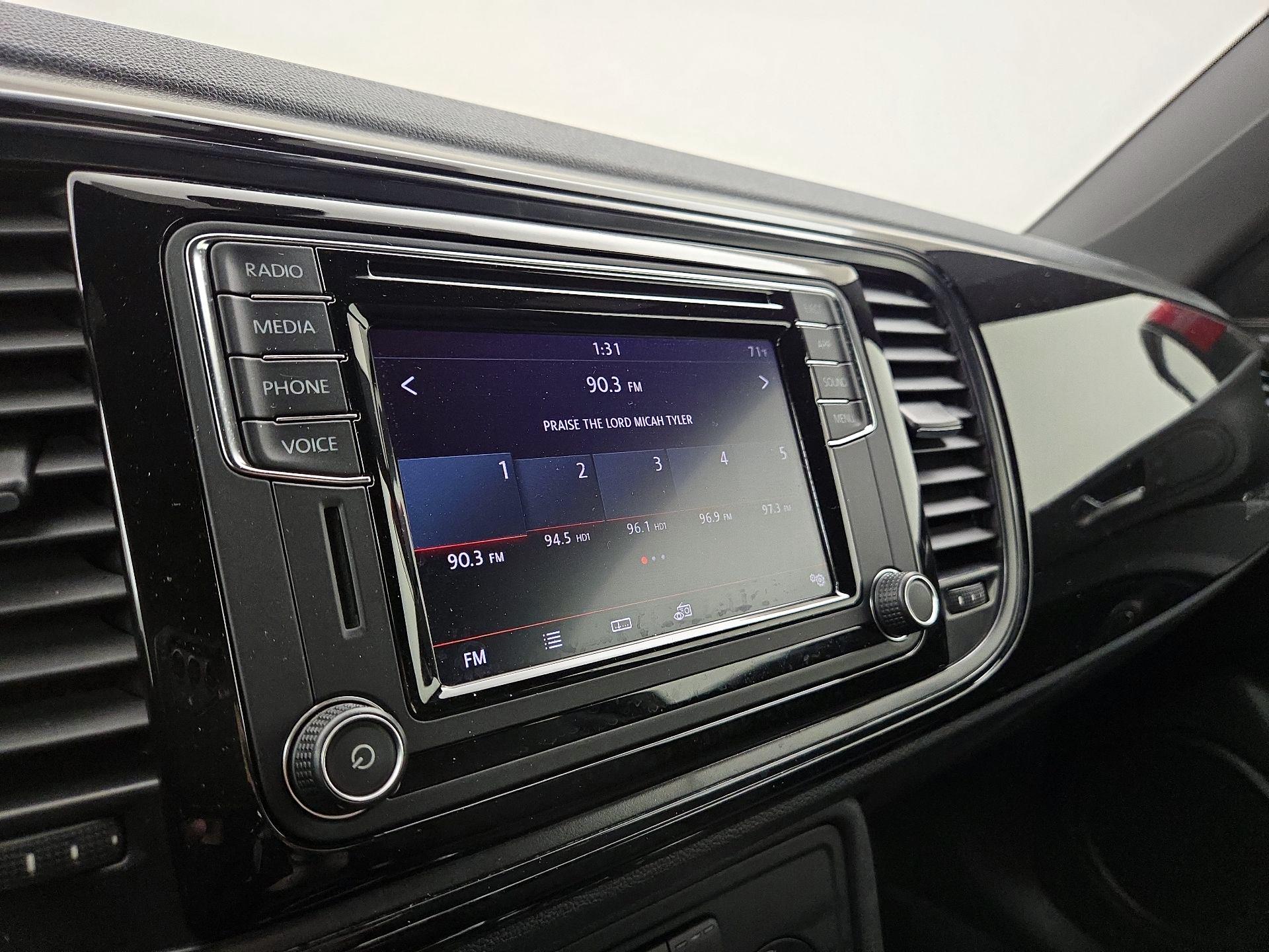 Thumbnail: 2018 Volkswagen Beetle - 15