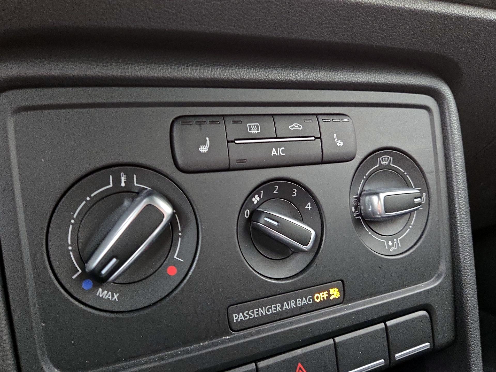 Thumbnail: 2018 Volkswagen Beetle - 16