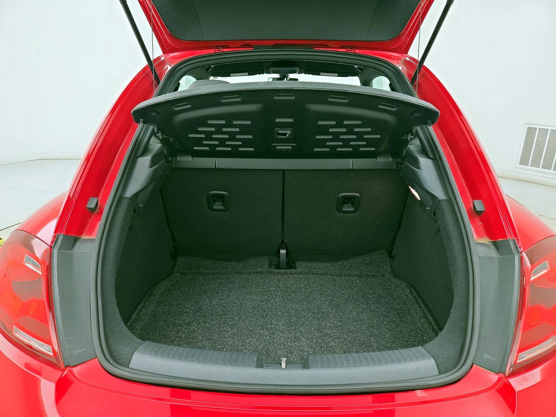 Thumbnail: 2018 Volkswagen Beetle - 20