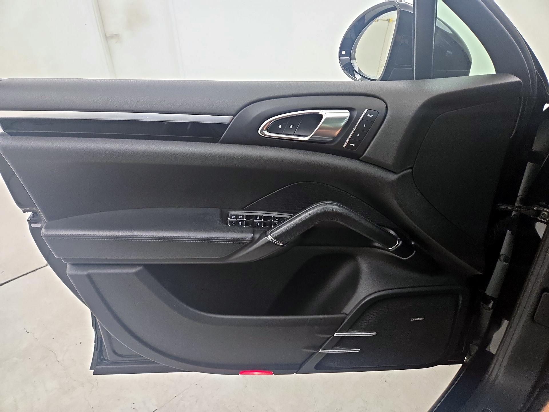 Thumbnail: 2016 Porsche Cayenne - 12