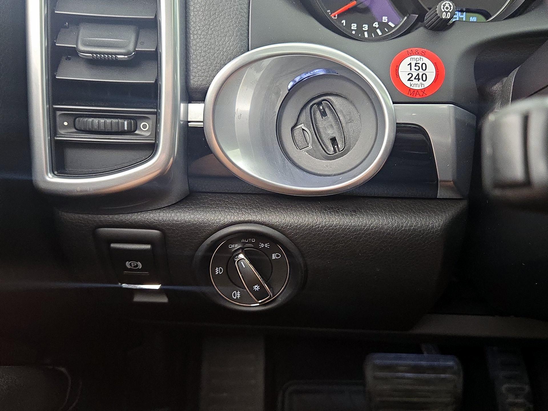 Thumbnail: 2016 Porsche Cayenne - 13