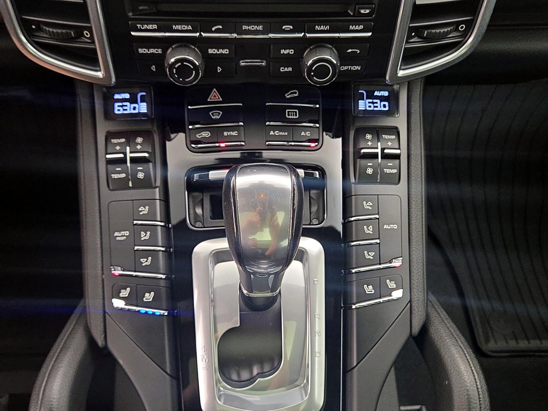 Thumbnail: 2016 Porsche Cayenne - 17