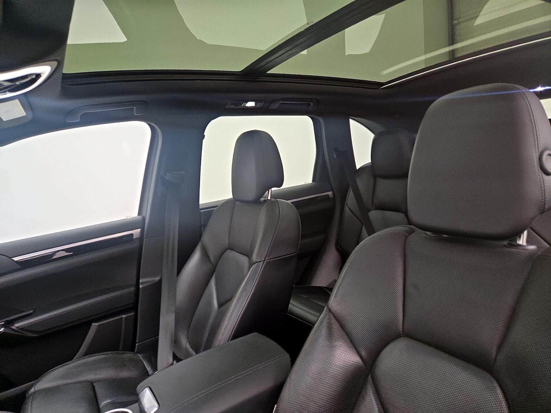 Thumbnail: 2016 Porsche Cayenne - 19