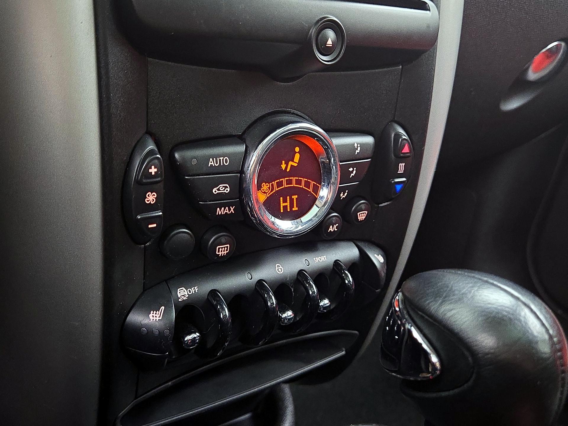 Thumbnail: 2015 MINI Cooper Countryman - 14