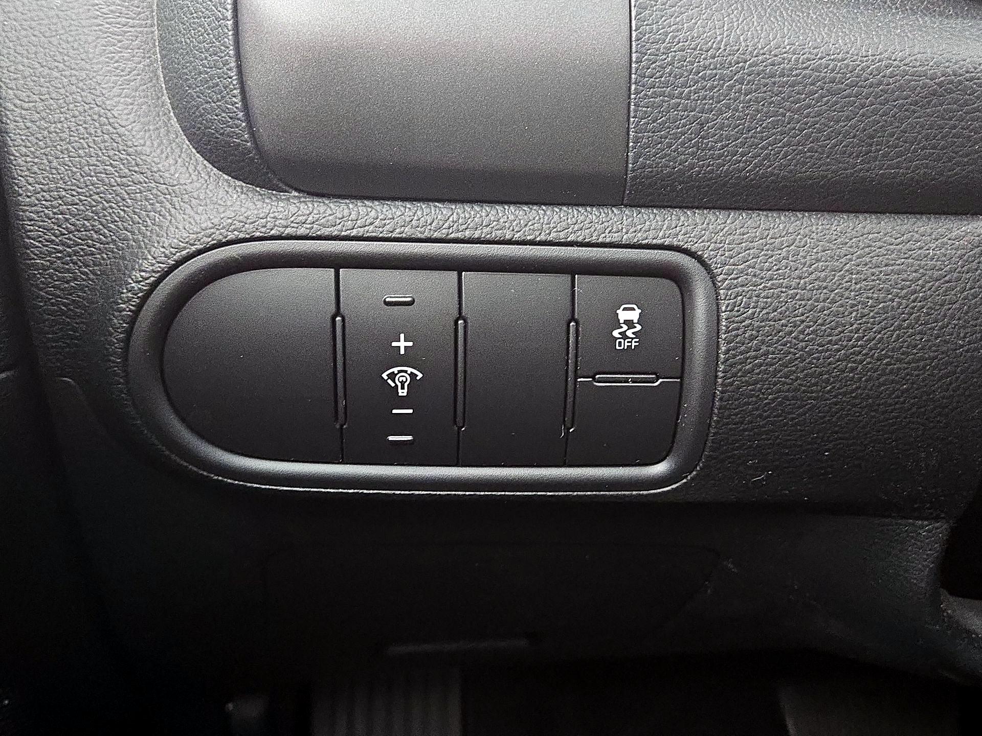 Thumbnail: 2017 Kia Forte - 13