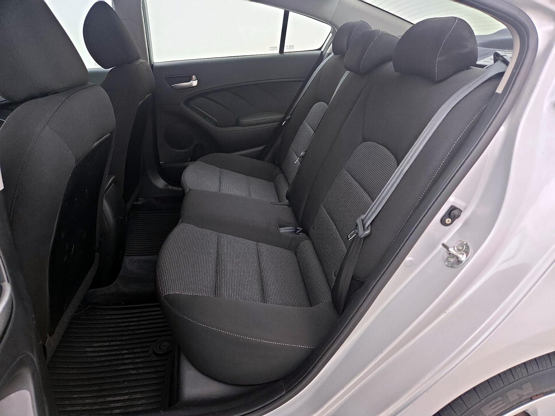 Thumbnail: 2017 Kia Forte - 18