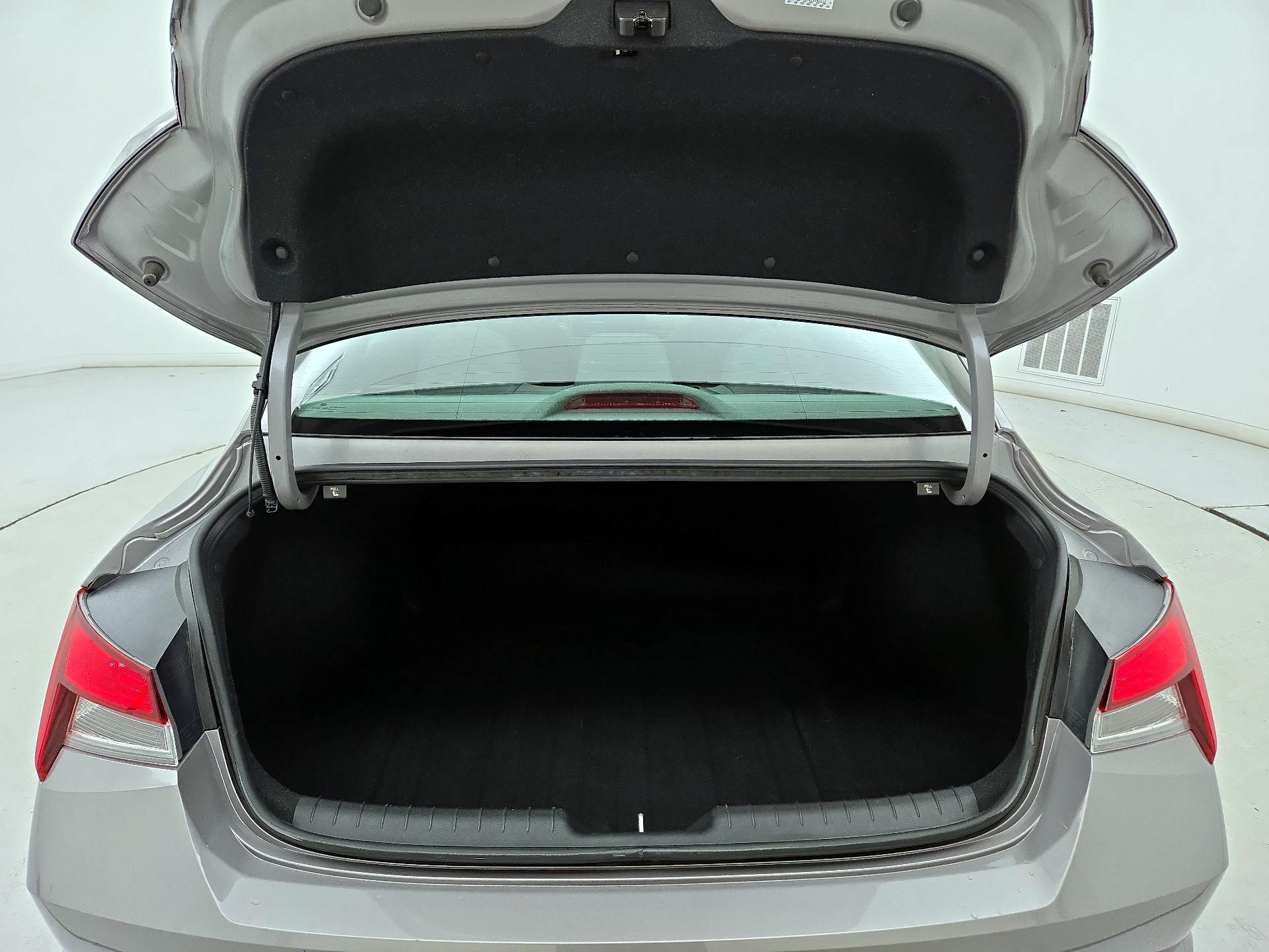 Thumbnail: 2023 Hyundai Elantra - 20