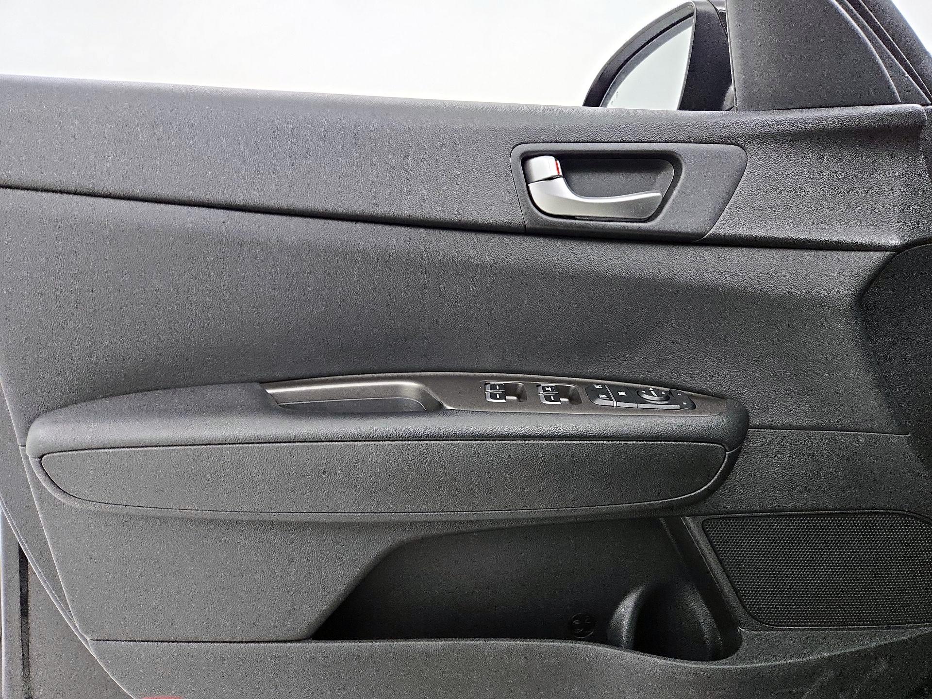 Thumbnail: 2019 Kia Optima - 12