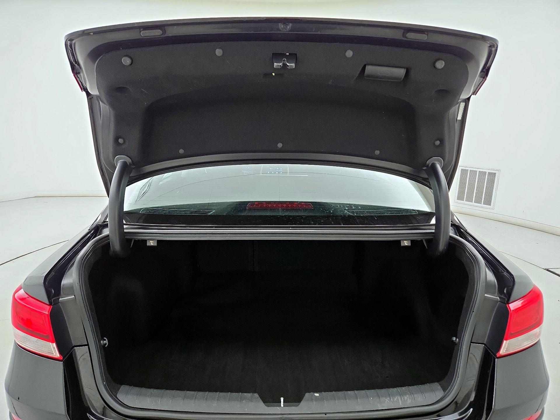 Thumbnail: 2019 Kia Optima - 19