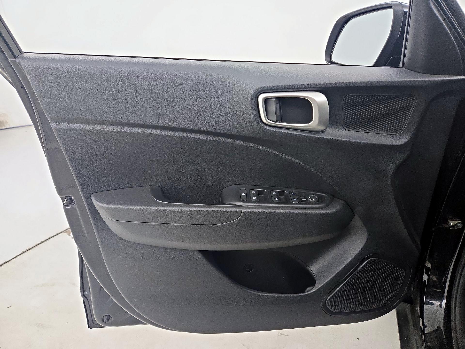 Thumbnail: 2023 Hyundai Venue - 12