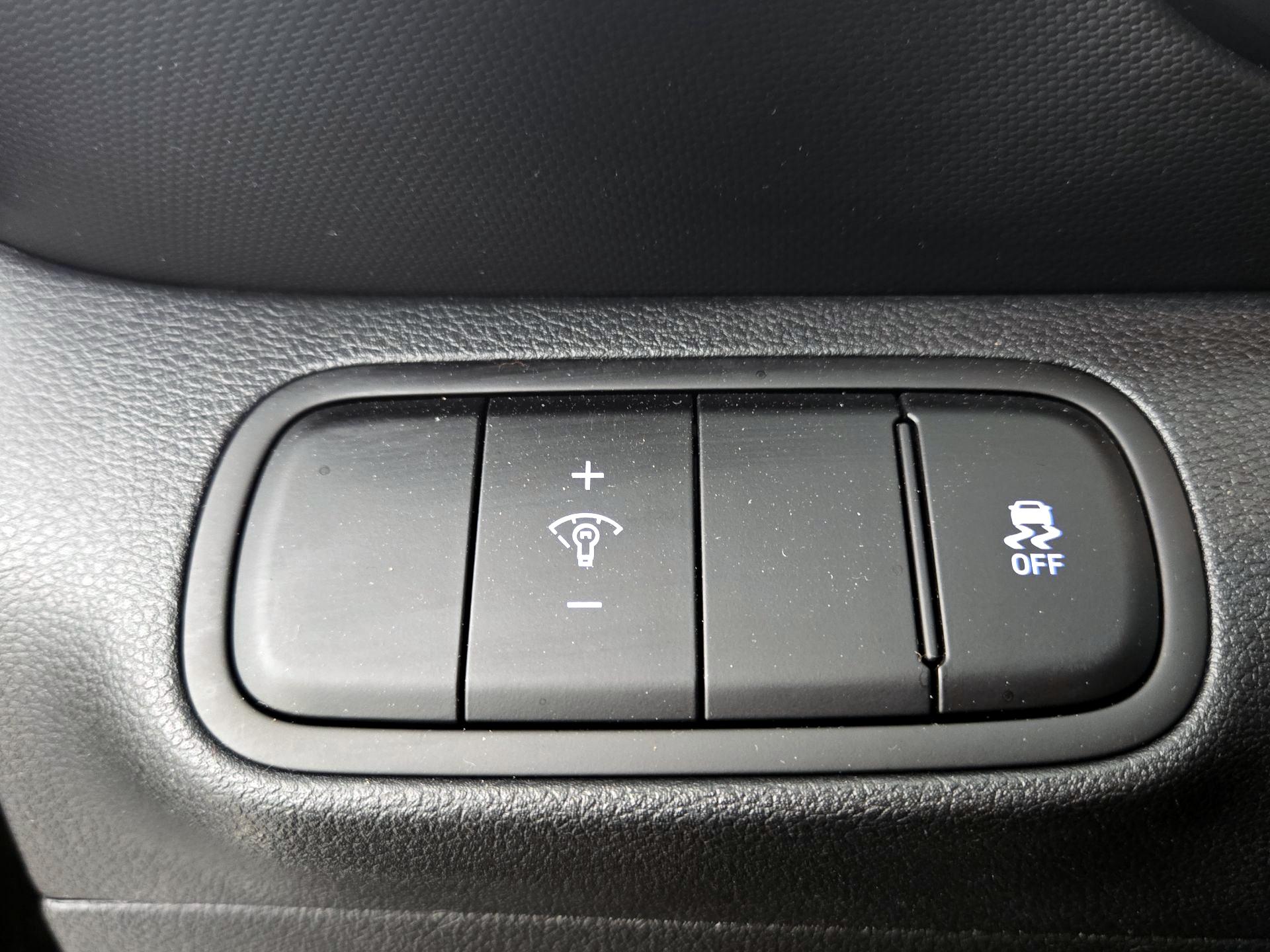 Thumbnail: 2023 Hyundai Venue - 13