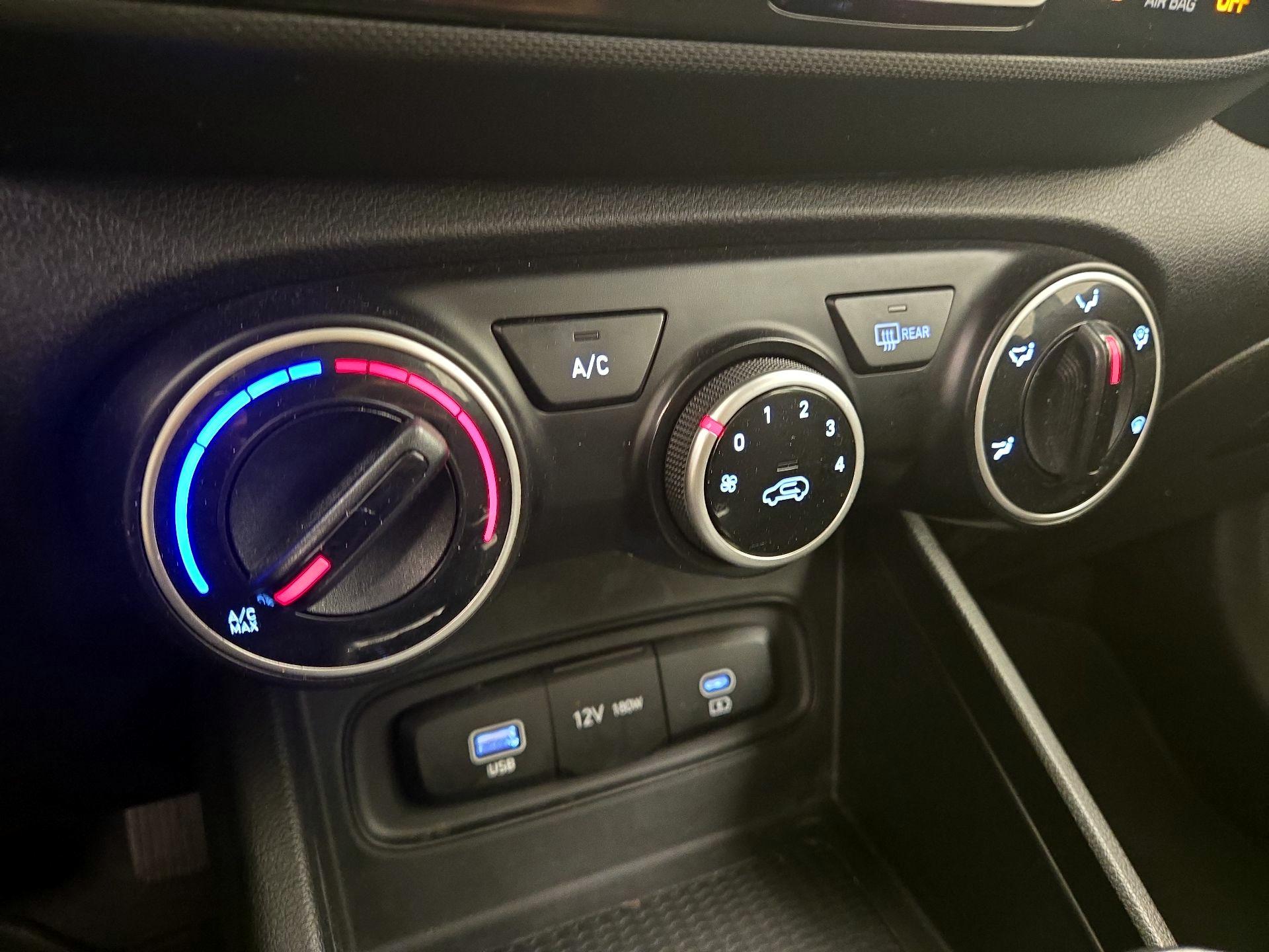 Thumbnail: 2023 Hyundai Venue - 16