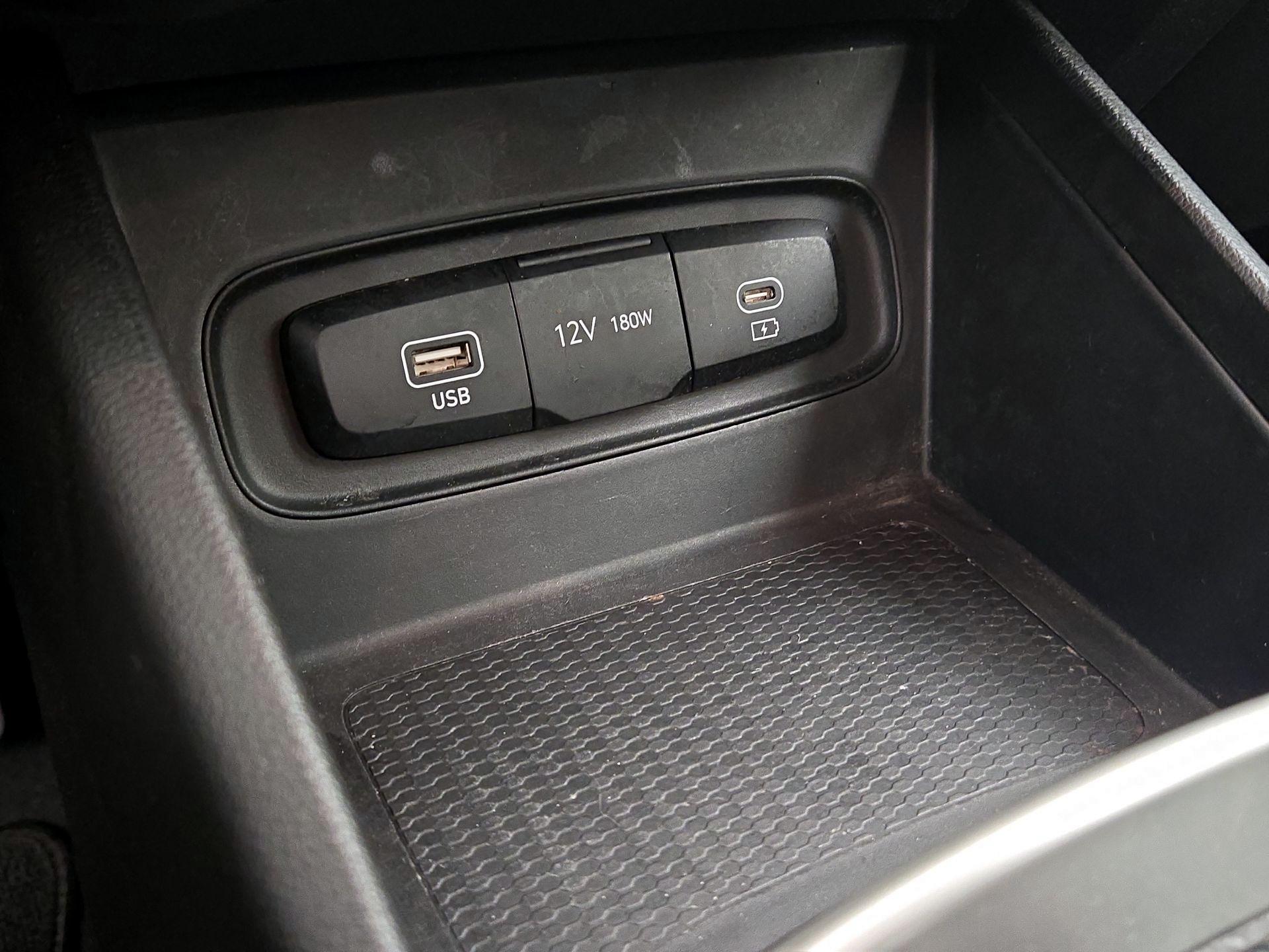 Thumbnail: 2023 Hyundai Venue - 18