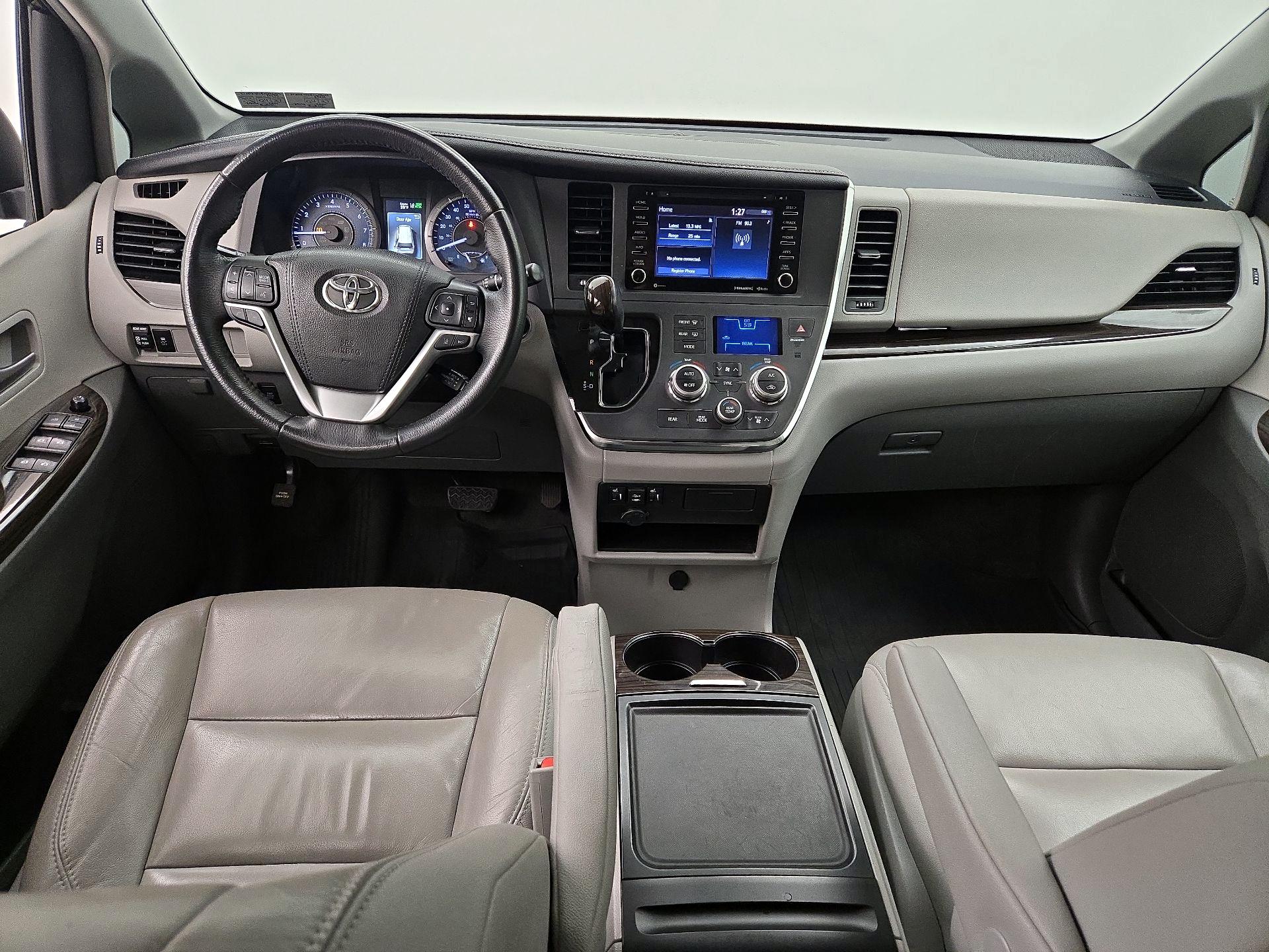 Thumbnail: 2018 Toyota Sienna - 9