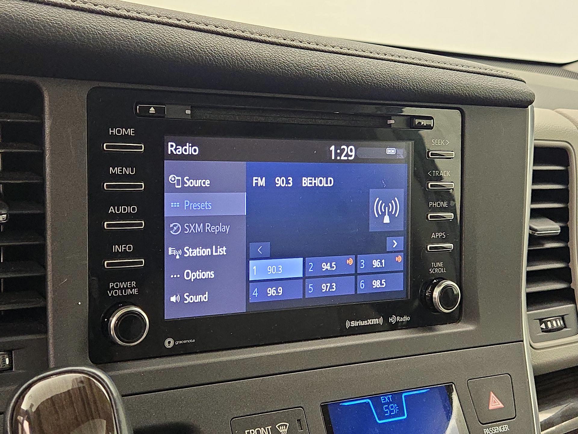 Thumbnail: 2018 Toyota Sienna - 15