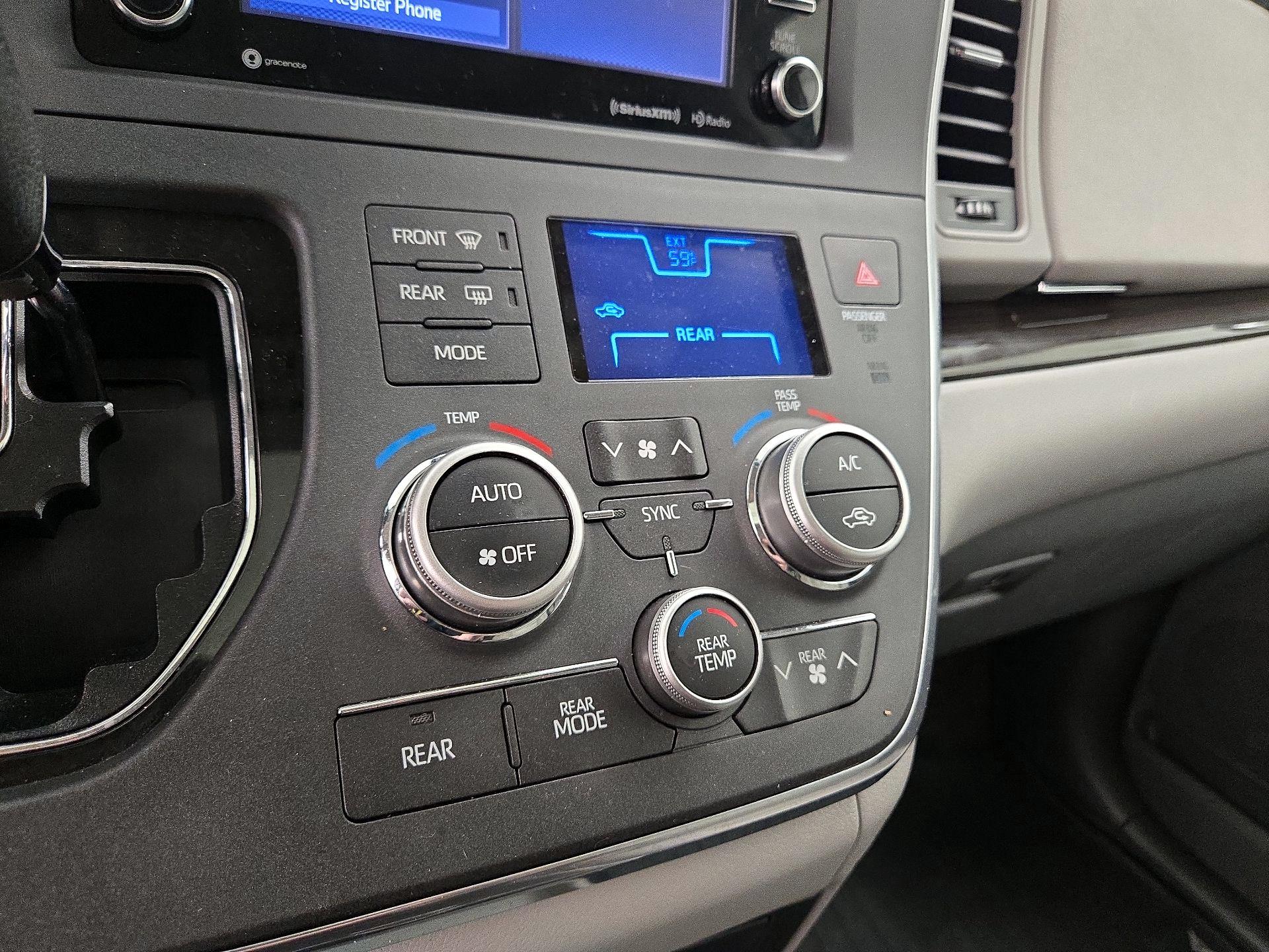 Thumbnail: 2018 Toyota Sienna - 16