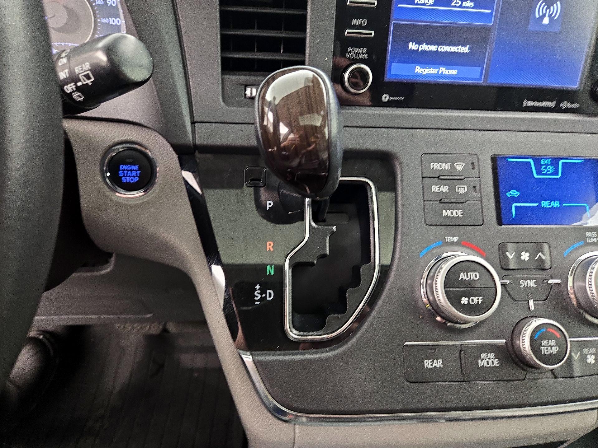 Thumbnail: 2018 Toyota Sienna - 17