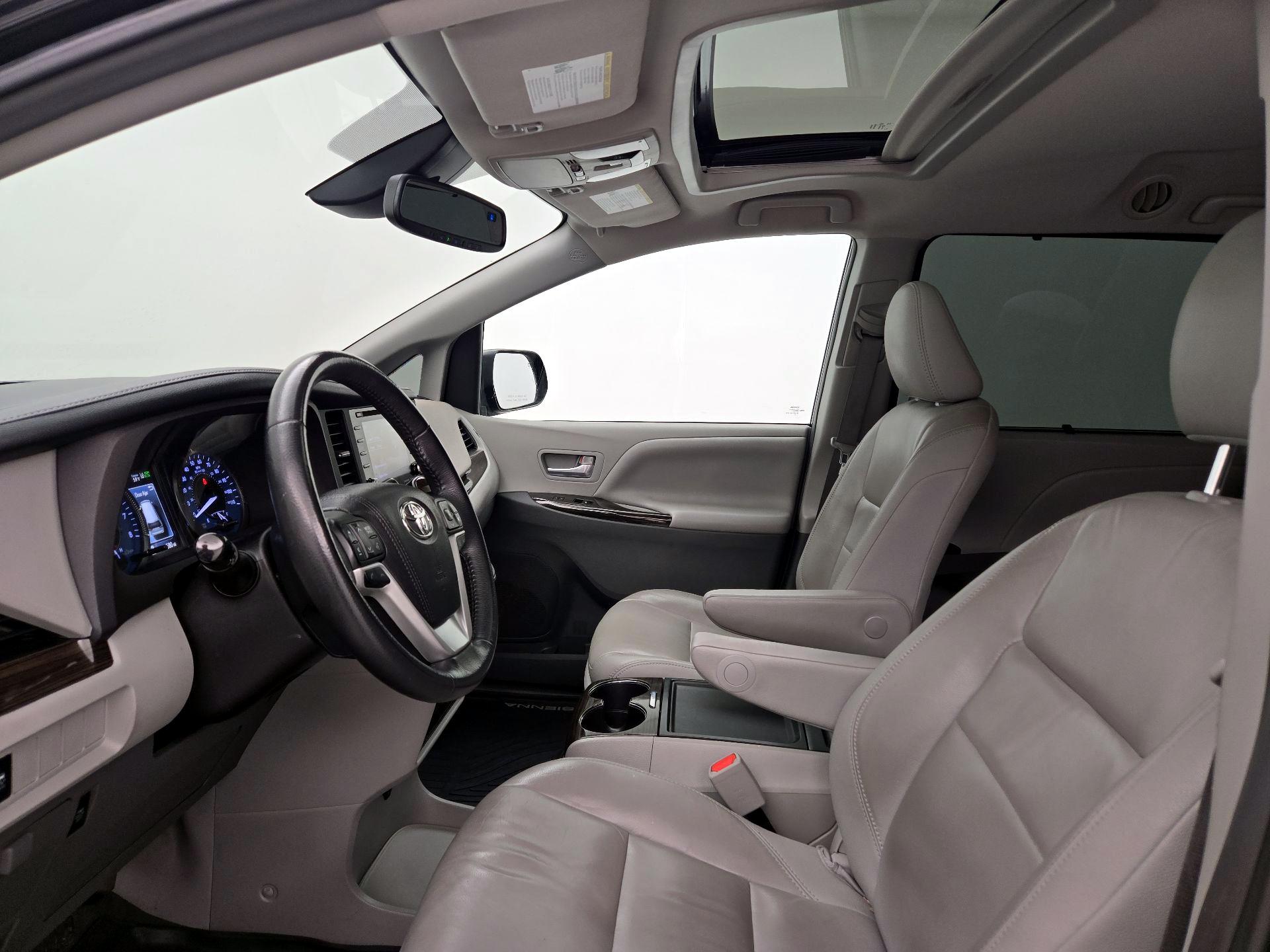 Thumbnail: 2018 Toyota Sienna - 19