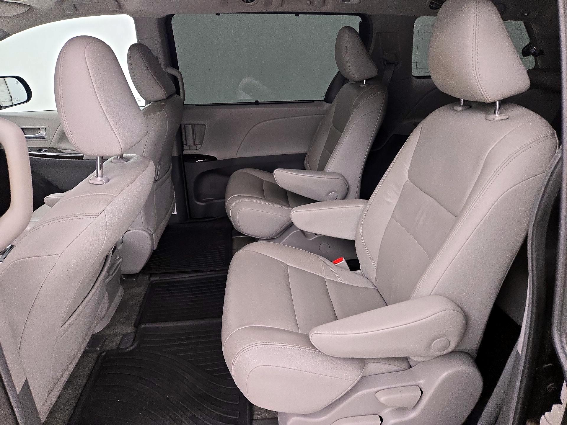 Thumbnail: 2018 Toyota Sienna - 20