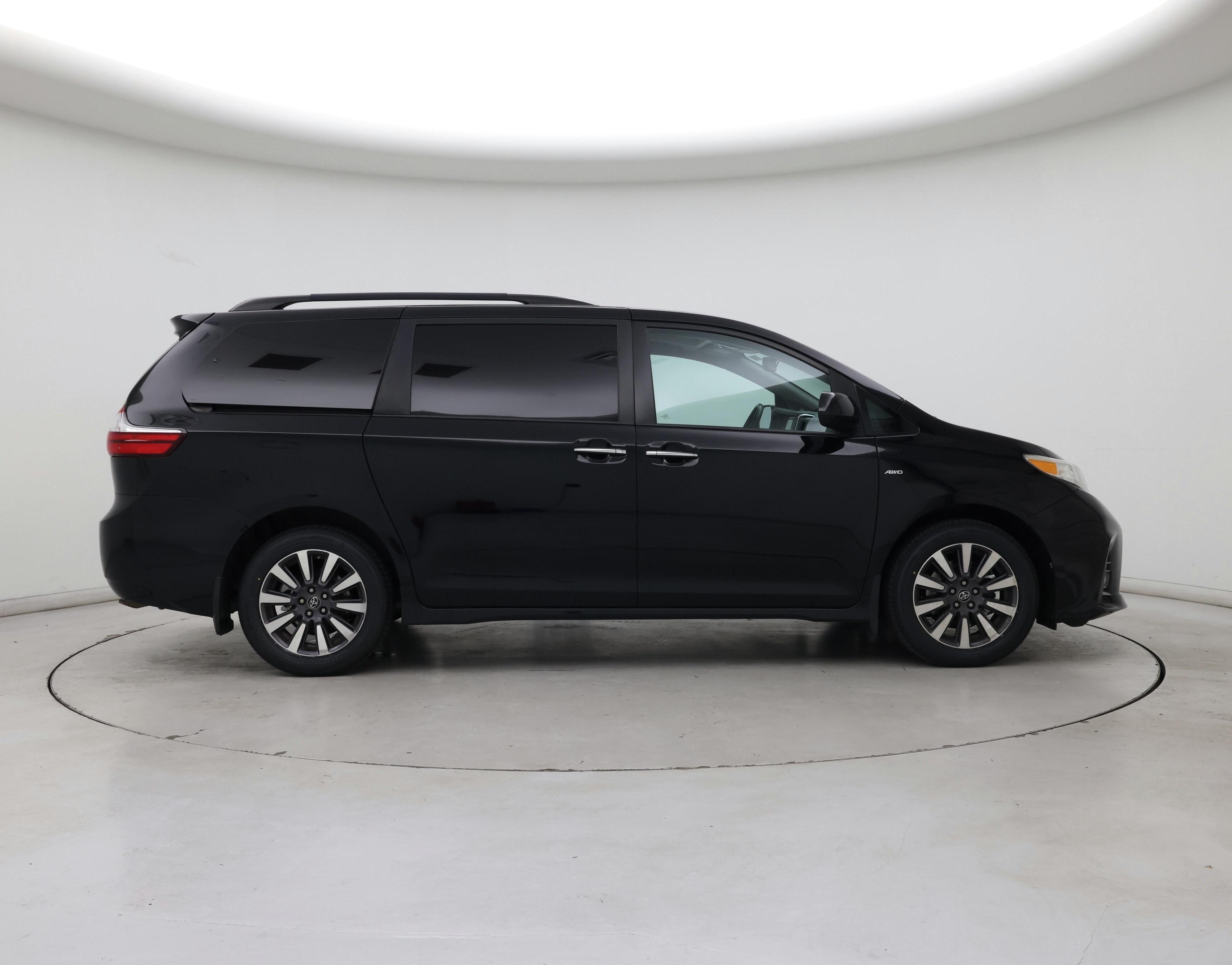 Thumbnail: 2018 Toyota Sienna - 7