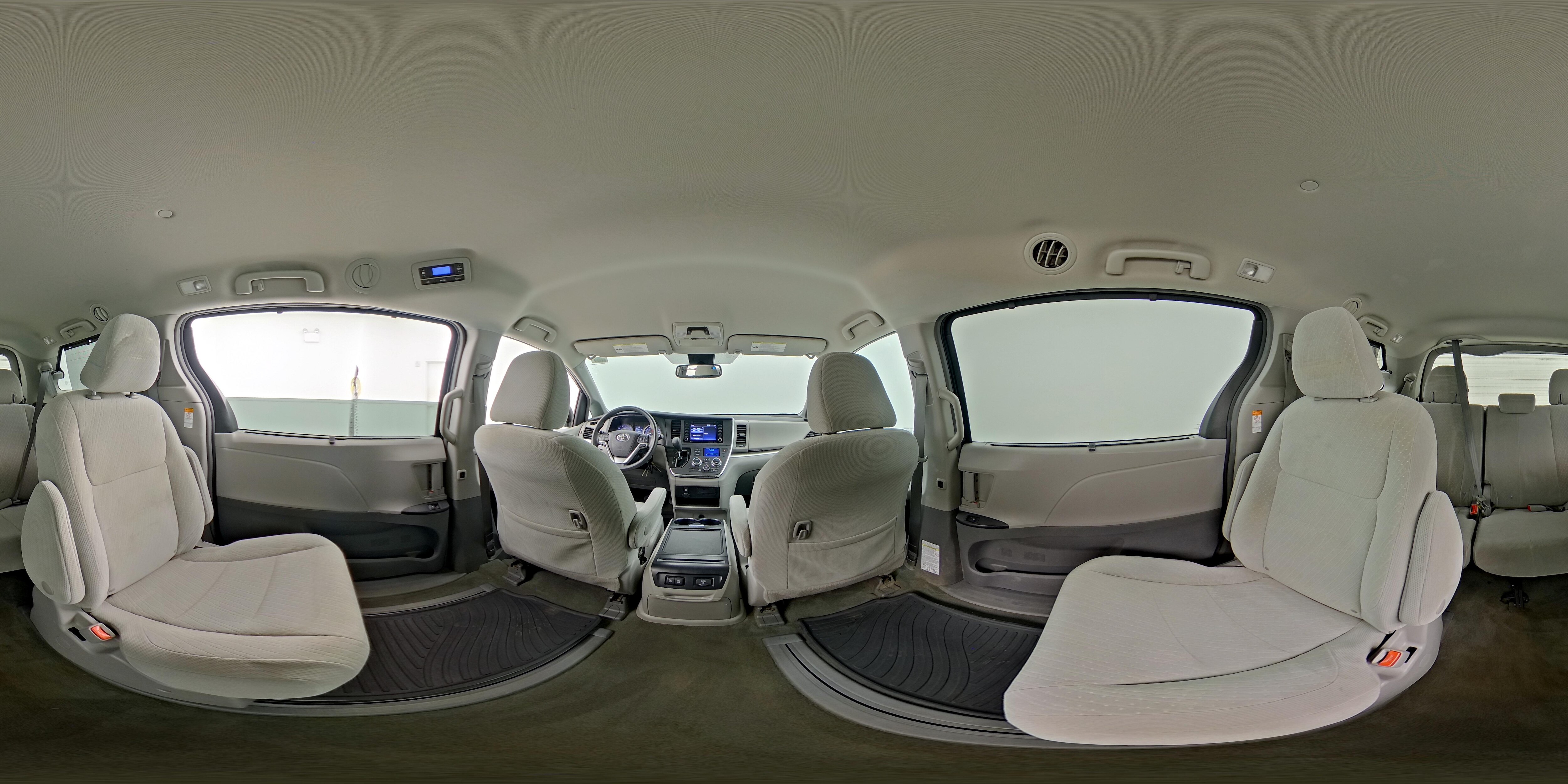 2018 Toyota Sienna LE - Photo 26