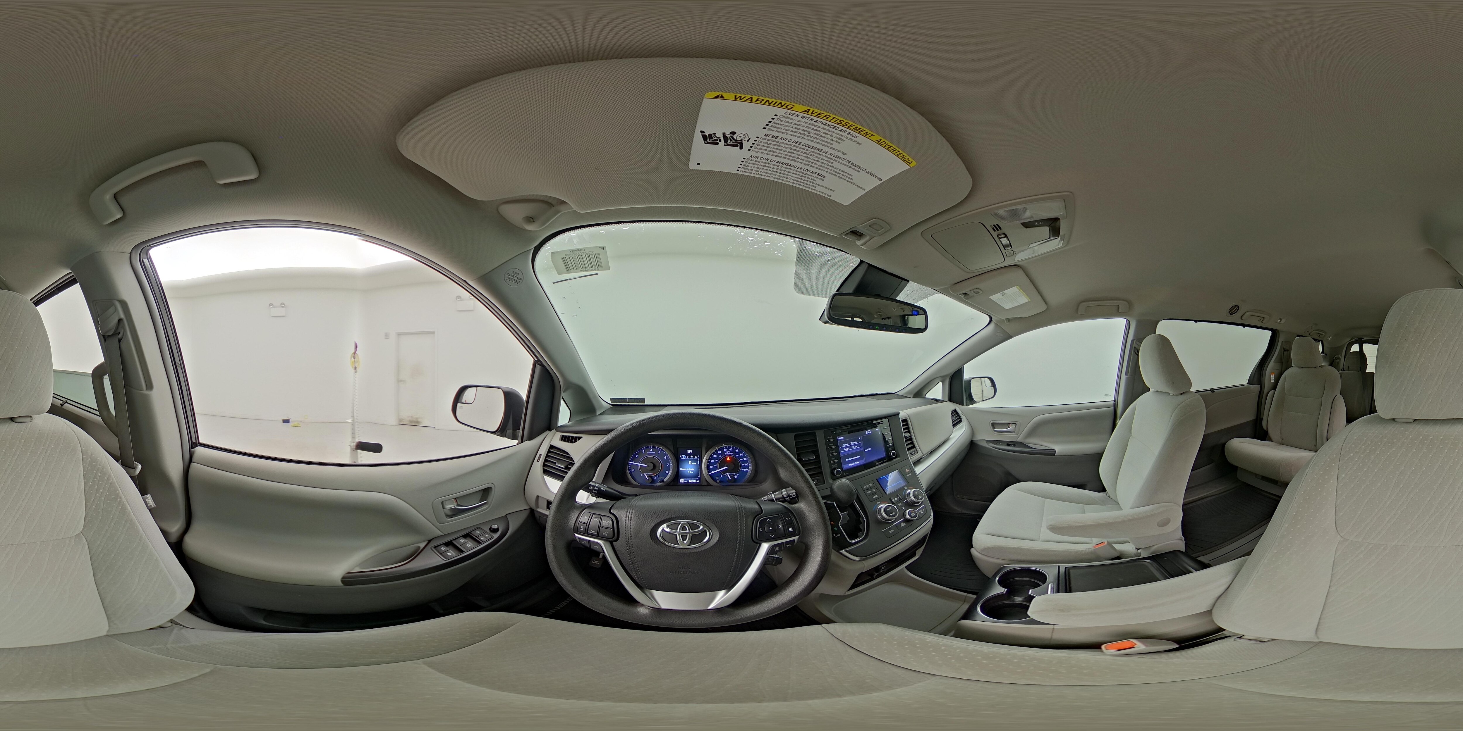2018 Toyota Sienna LE - Photo 27