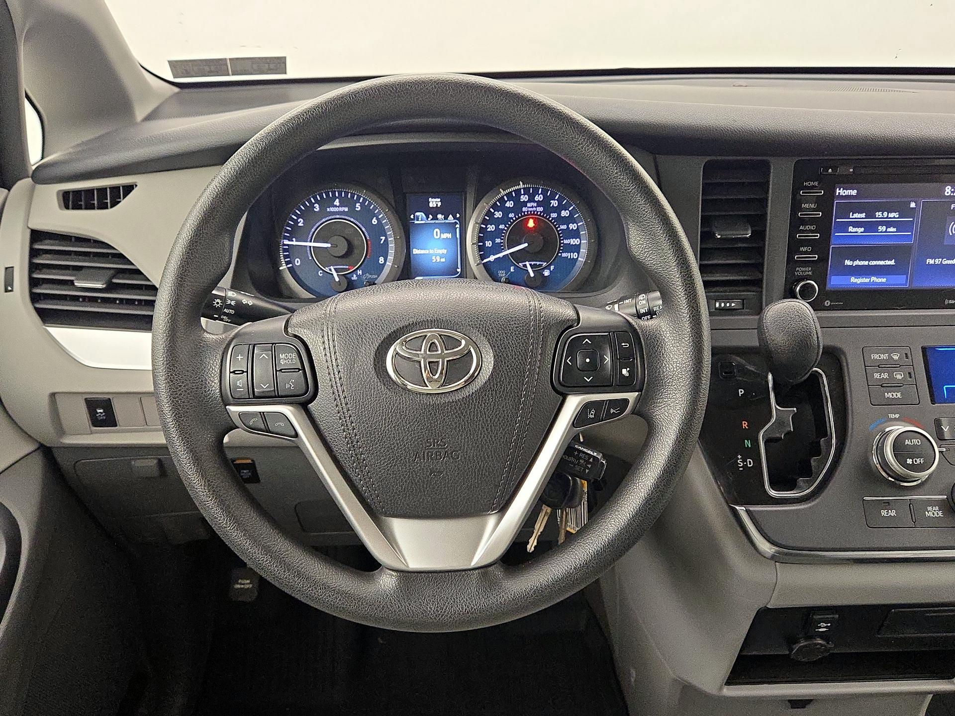 Thumbnail: 2018 Toyota Sienna - 10