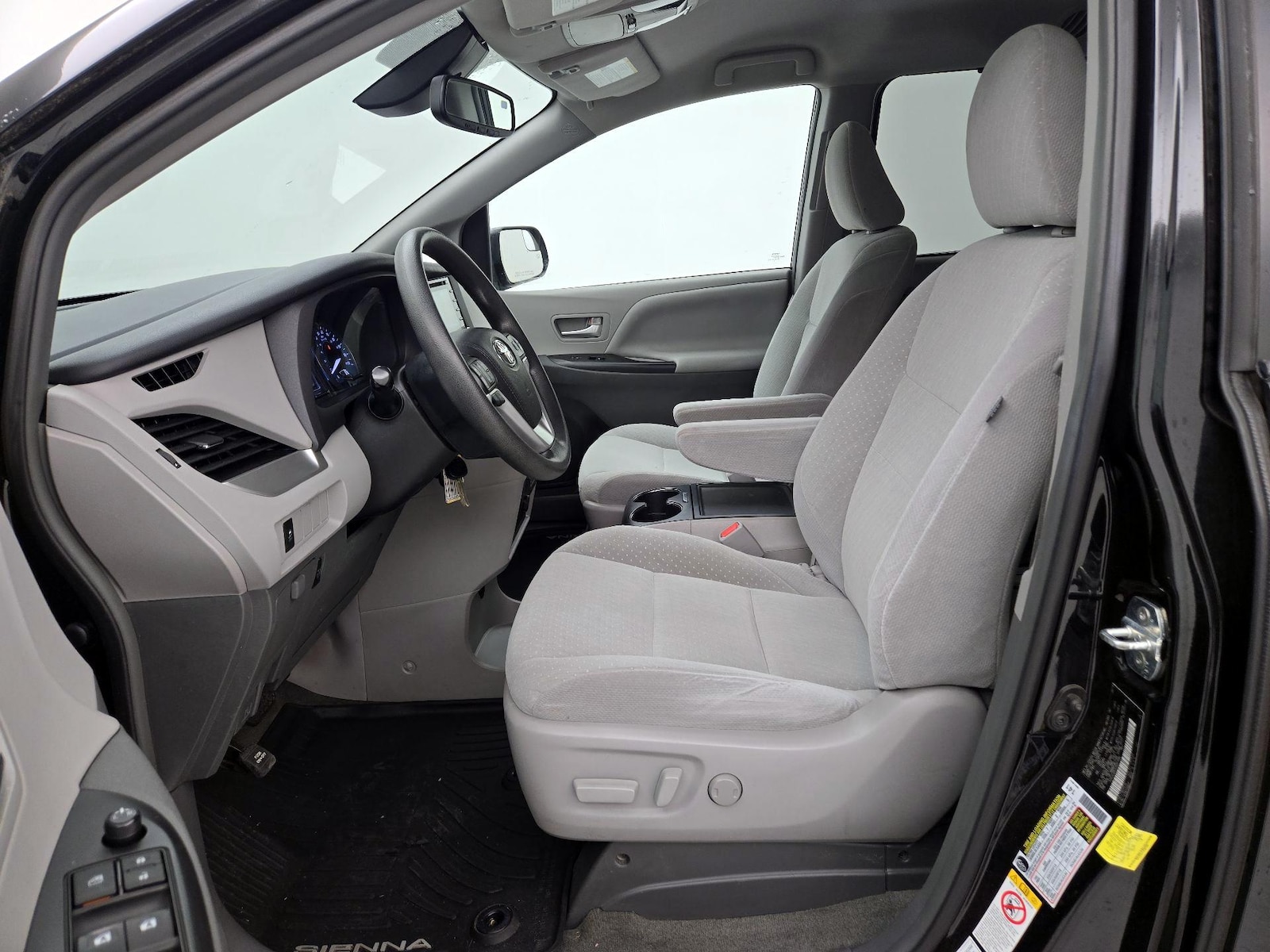 2018 Toyota Sienna LE - Photo 12