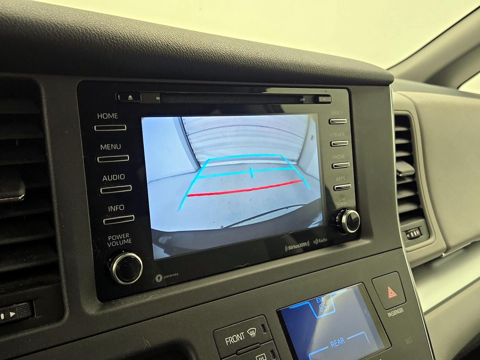 2018 Toyota Sienna LE - Photo 15