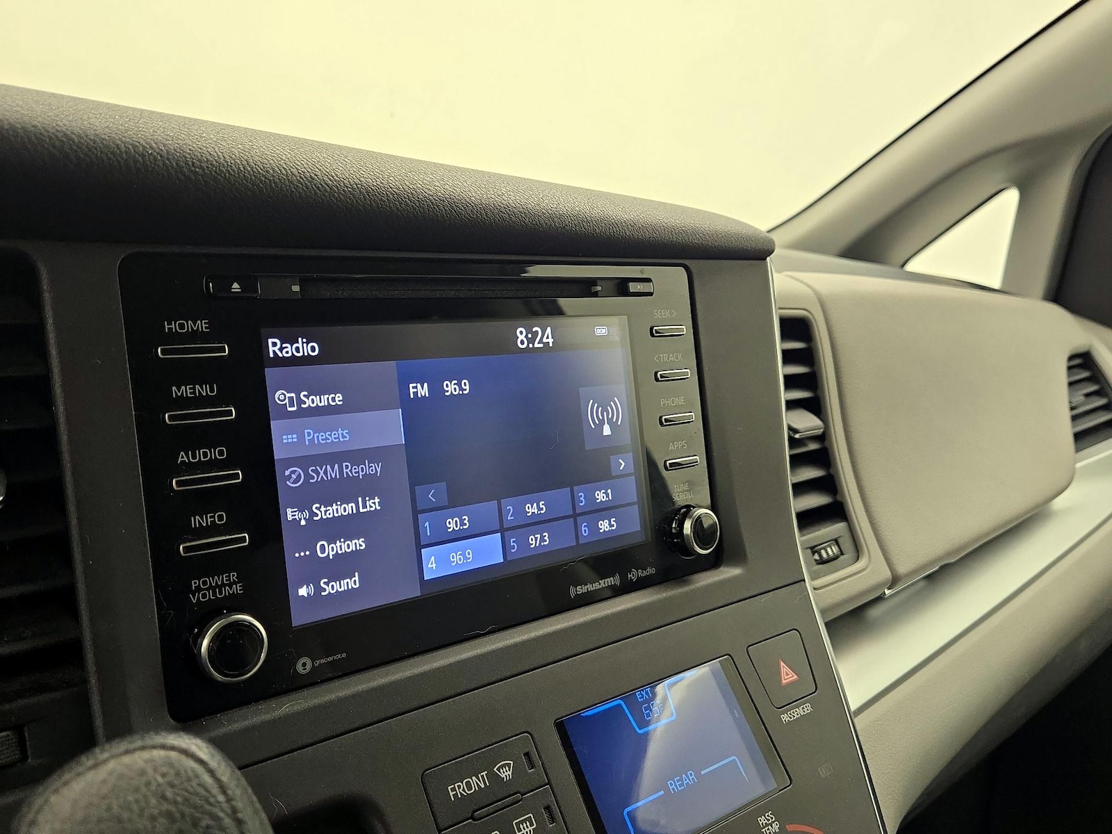 2018 Toyota Sienna LE - Photo 16