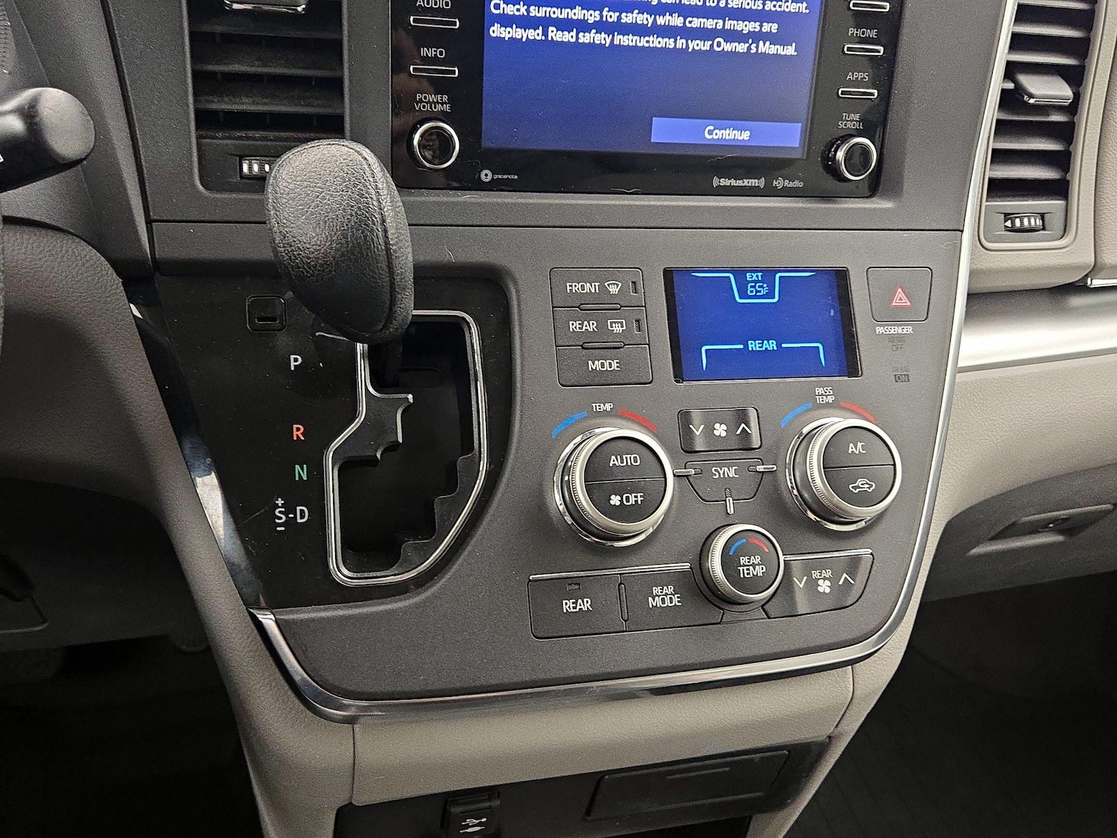 2018 Toyota Sienna LE - Photo 18