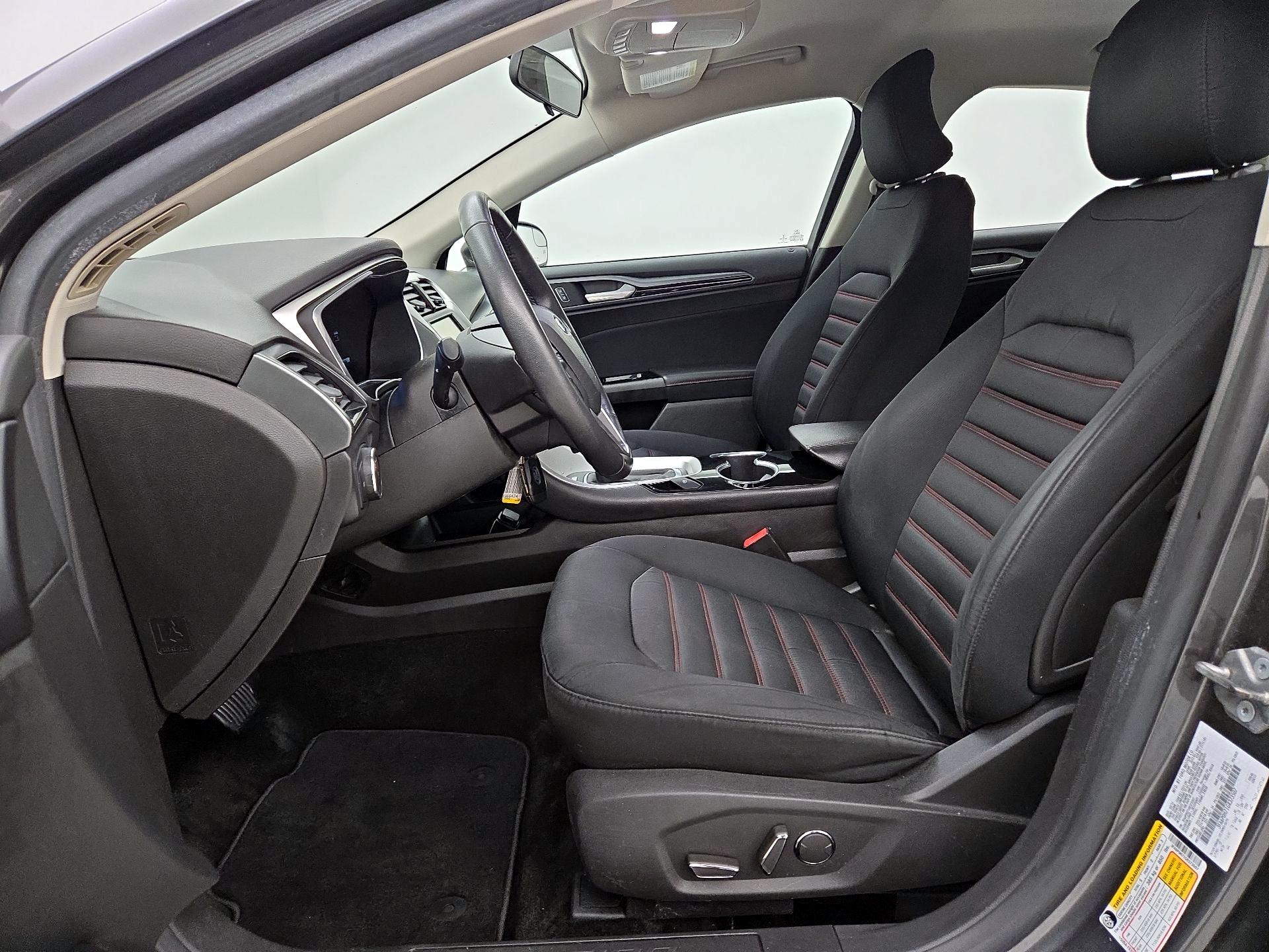 Thumbnail: 2016 Ford Fusion - 11