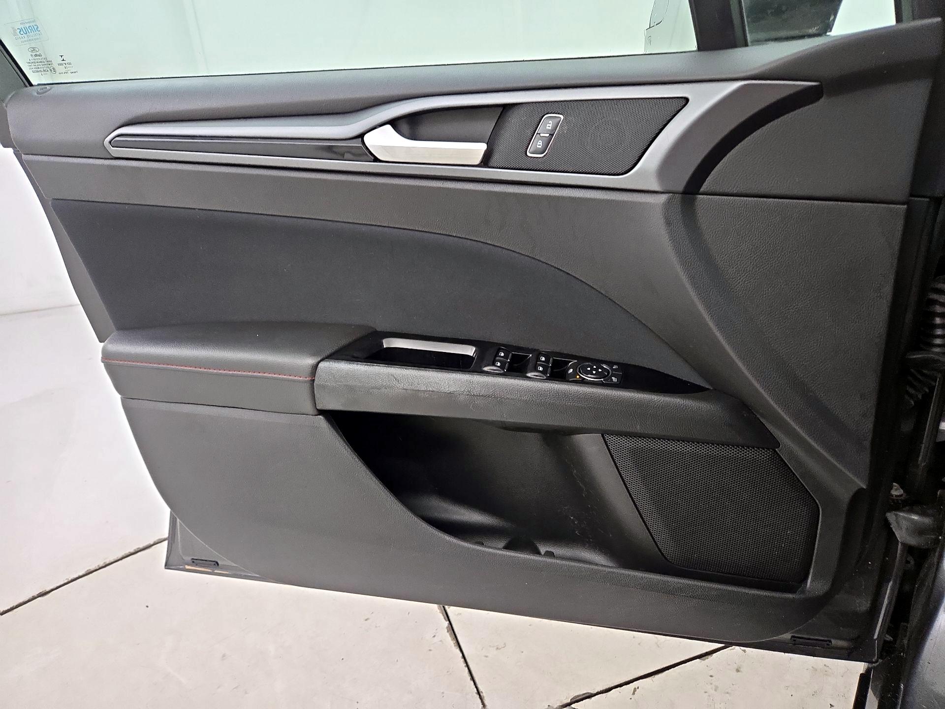 Thumbnail: 2016 Ford Fusion - 12