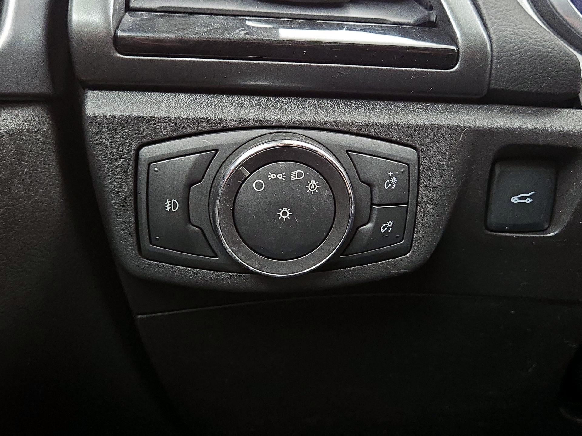 Thumbnail: 2016 Ford Fusion - 13